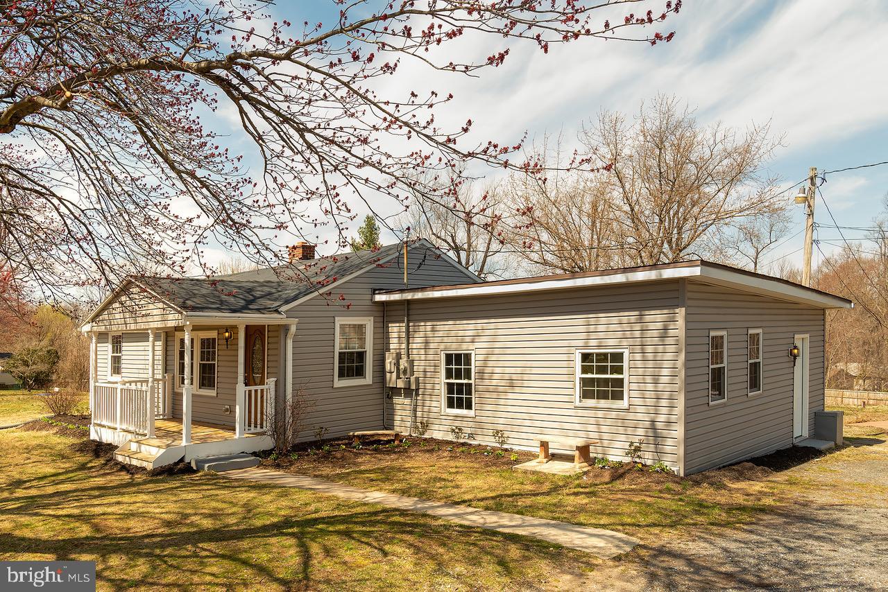 POOLESVILLE OUTSIDE - Residential