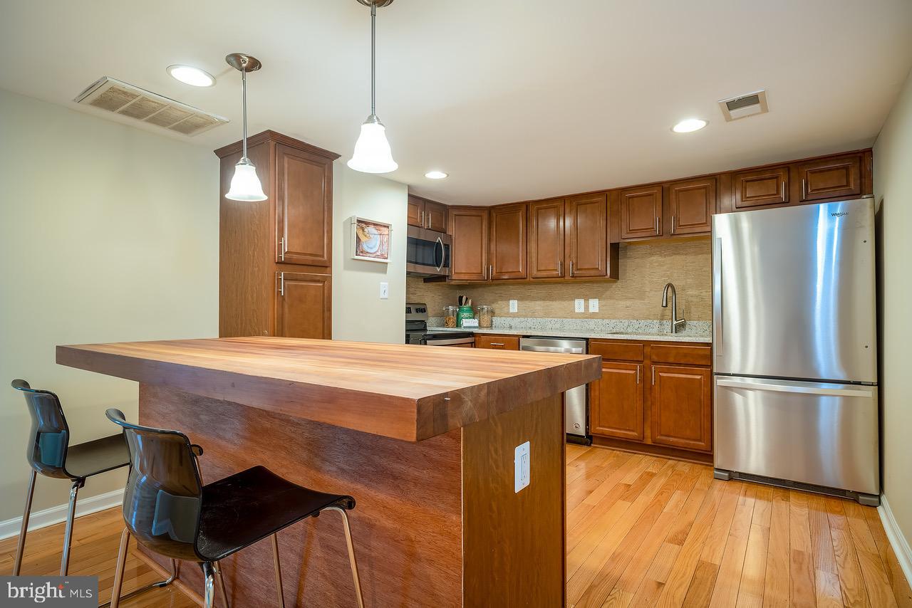 POOLESVILLE OUTSIDE - Residential