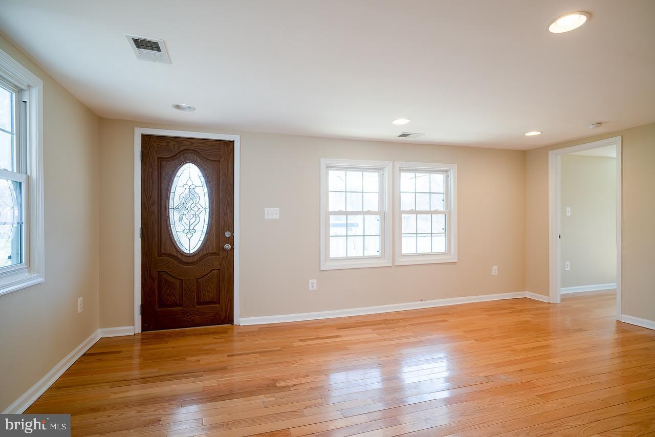 POOLESVILLE OUTSIDE - Residential