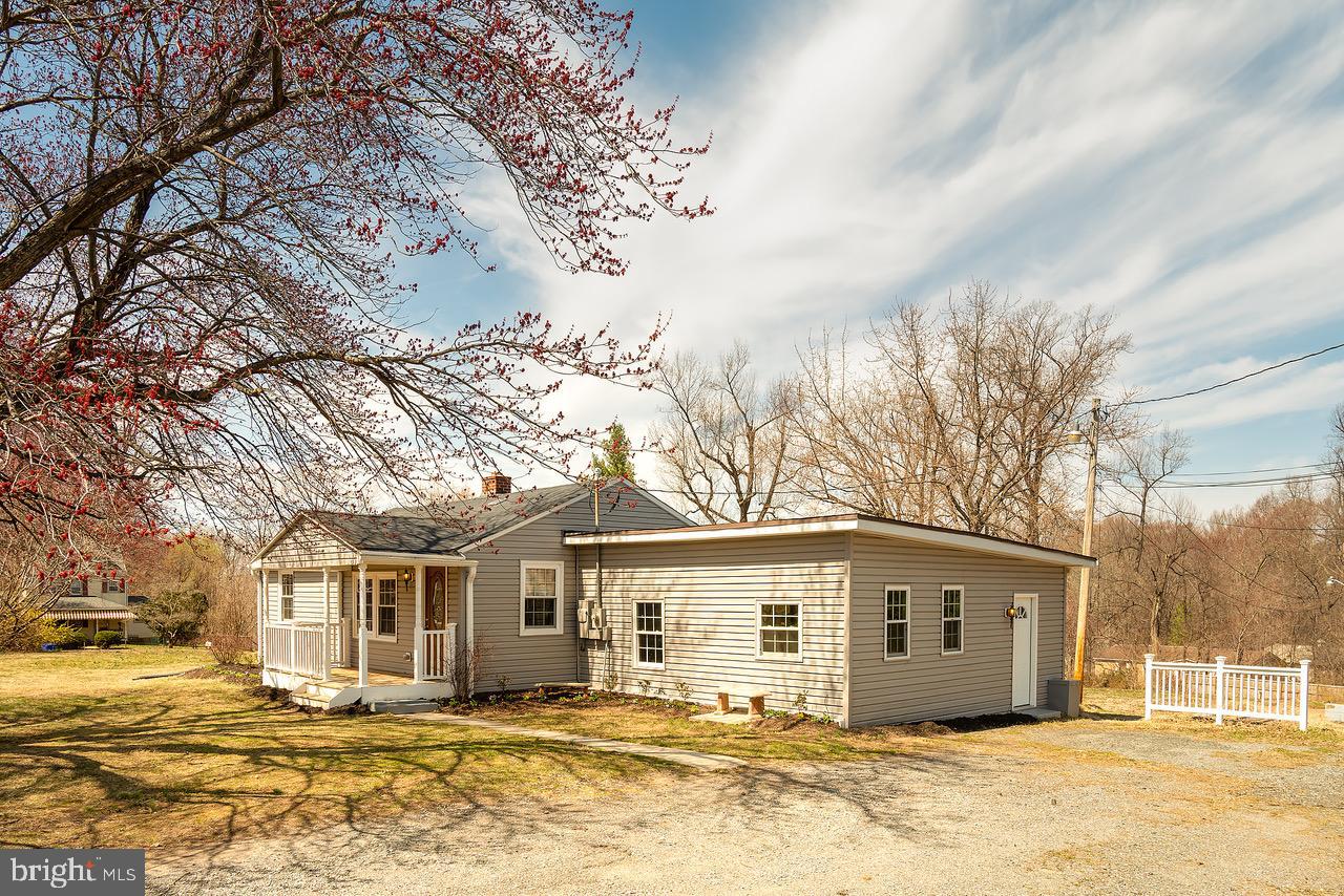 POOLESVILLE OUTSIDE - Residential