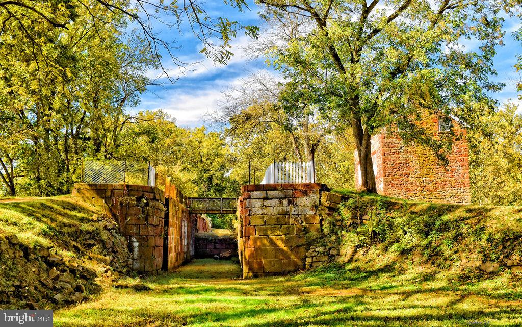 POOLESVILLE OUTSIDE - Residential