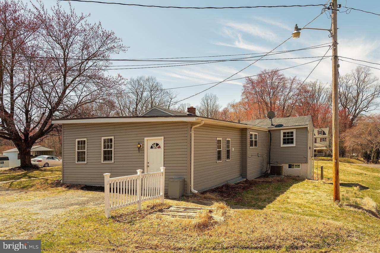 POOLESVILLE OUTSIDE - Residential