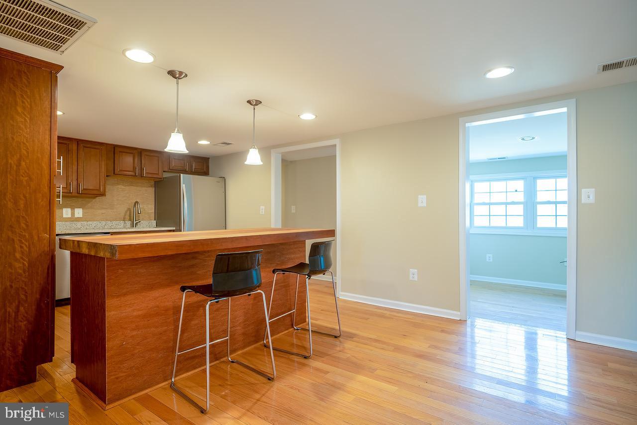 POOLESVILLE OUTSIDE - Residential