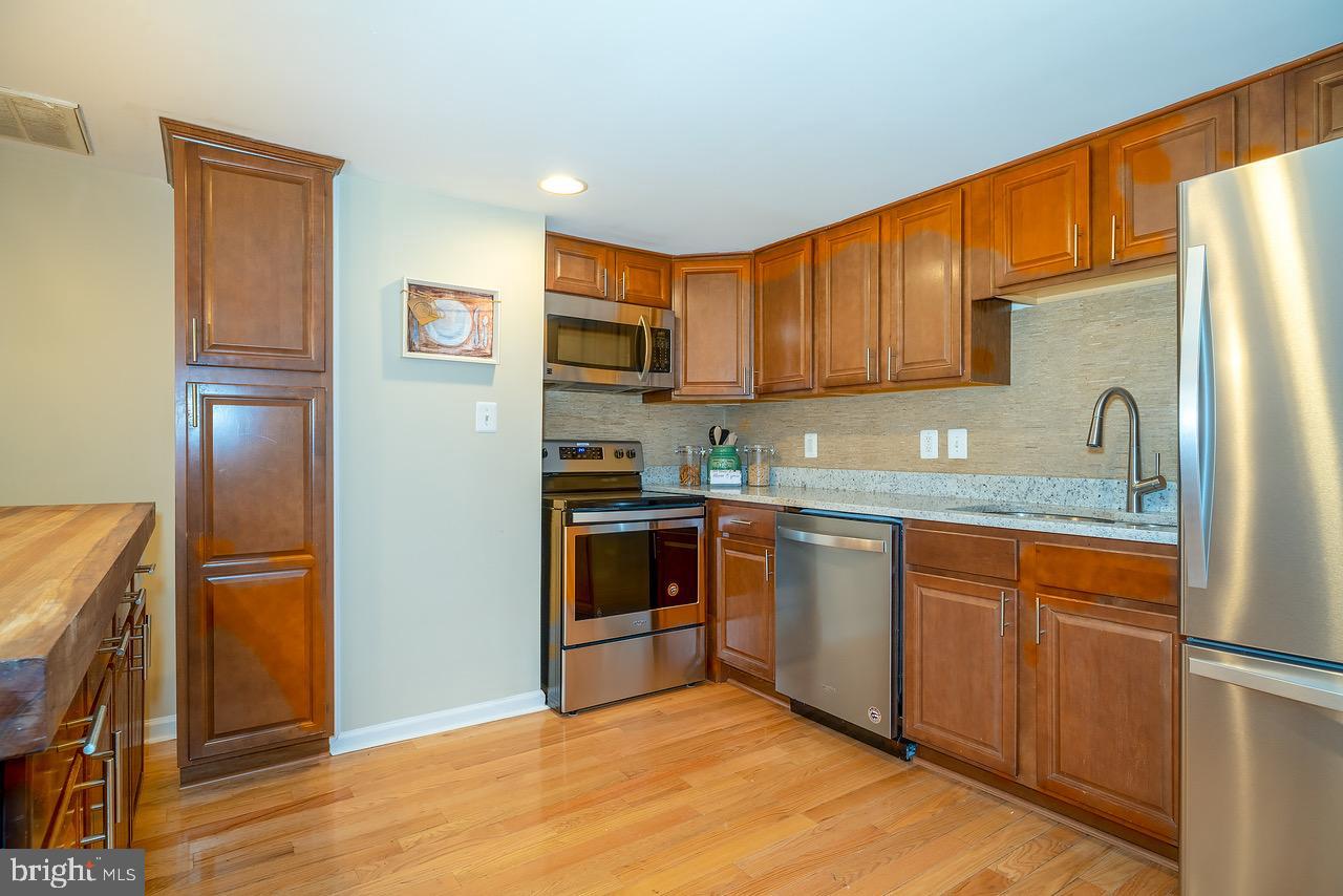 POOLESVILLE OUTSIDE - Residential