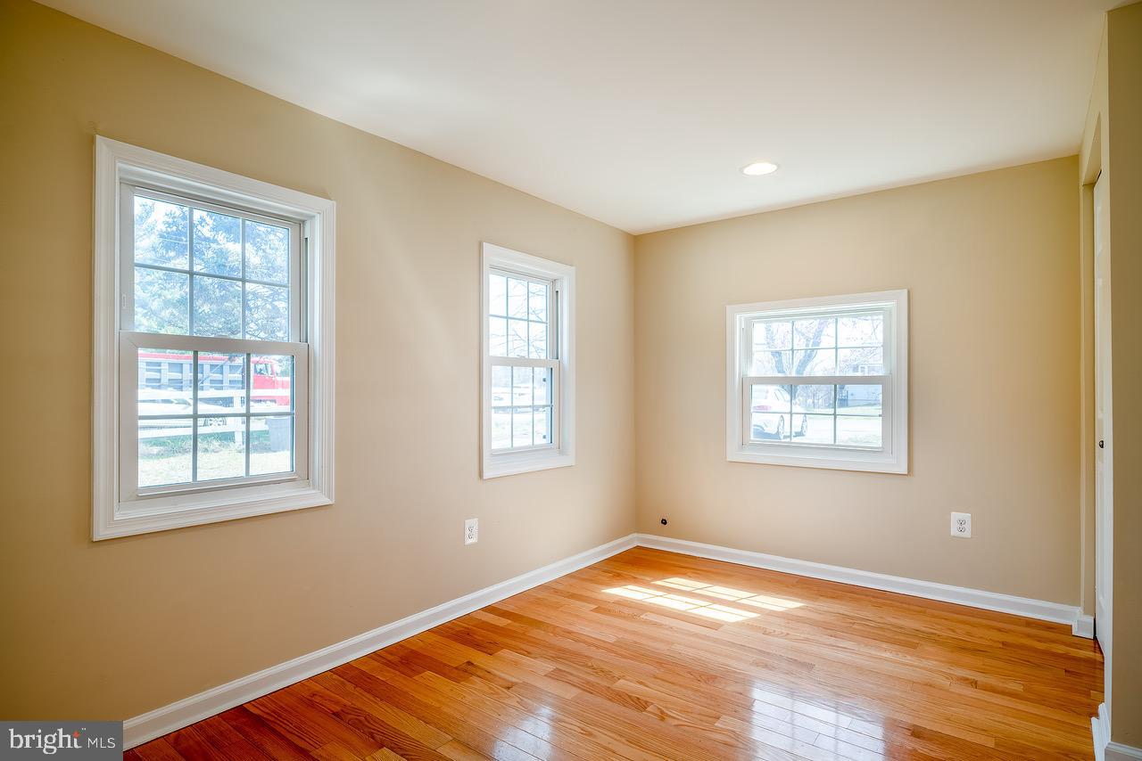 POOLESVILLE OUTSIDE - Residential