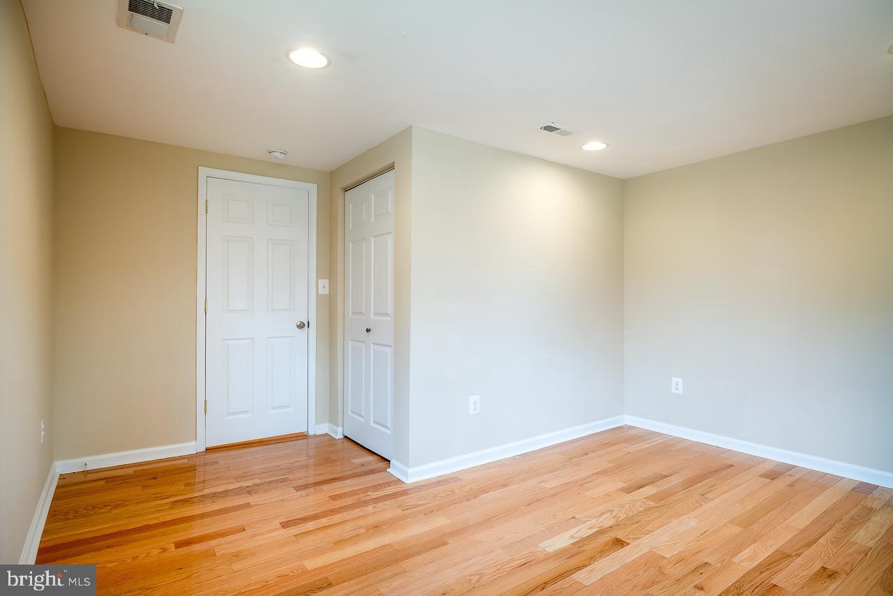 POOLESVILLE OUTSIDE - Residential