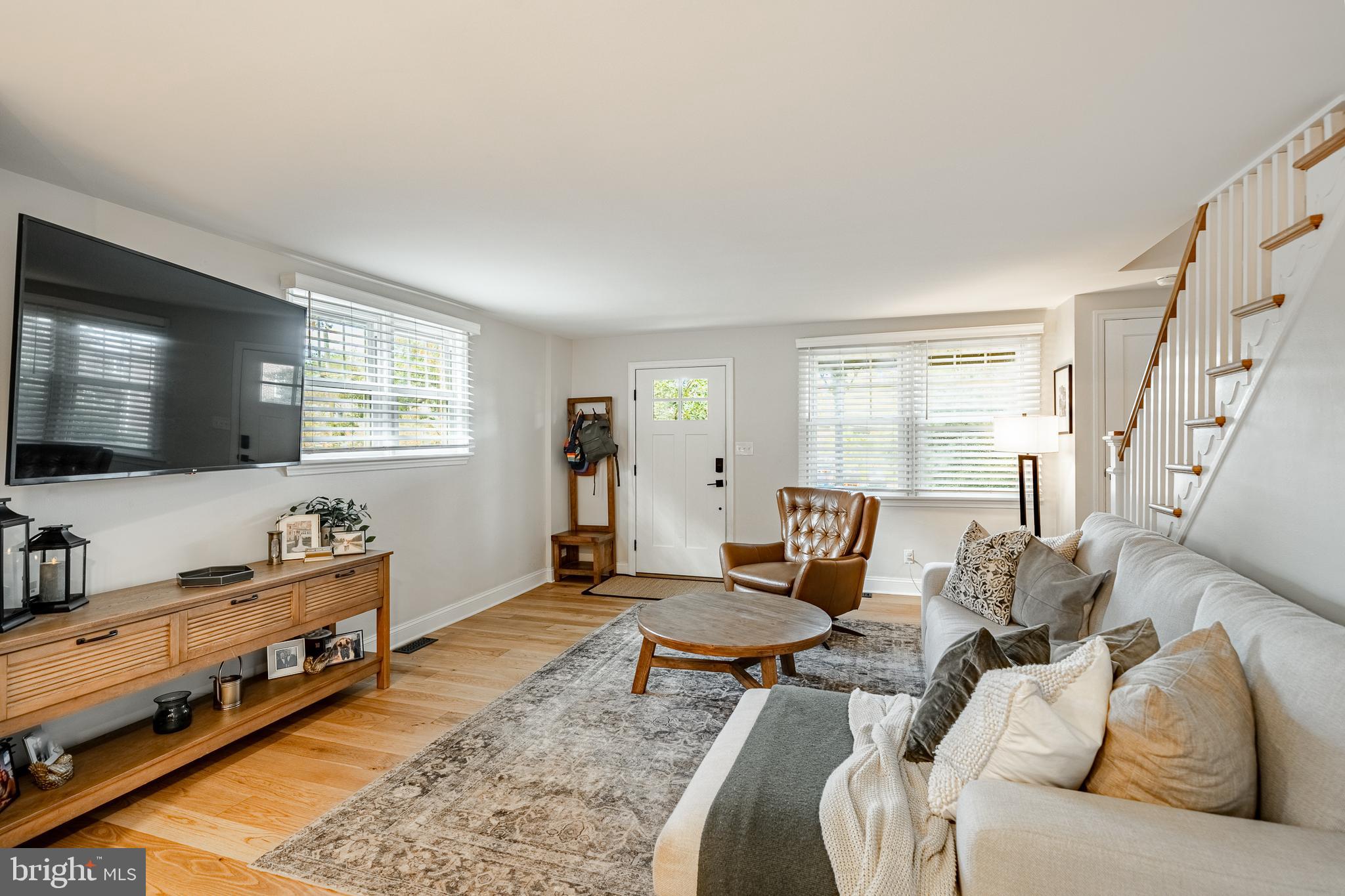 616 W CHESTNUT STREET