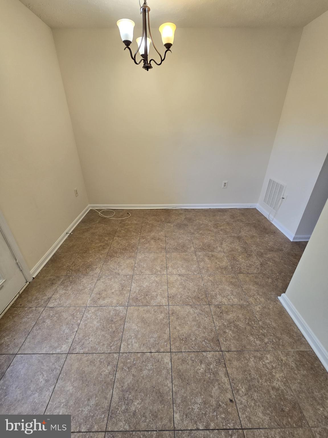 ST CHARLES HAMPSHIRE - Residential