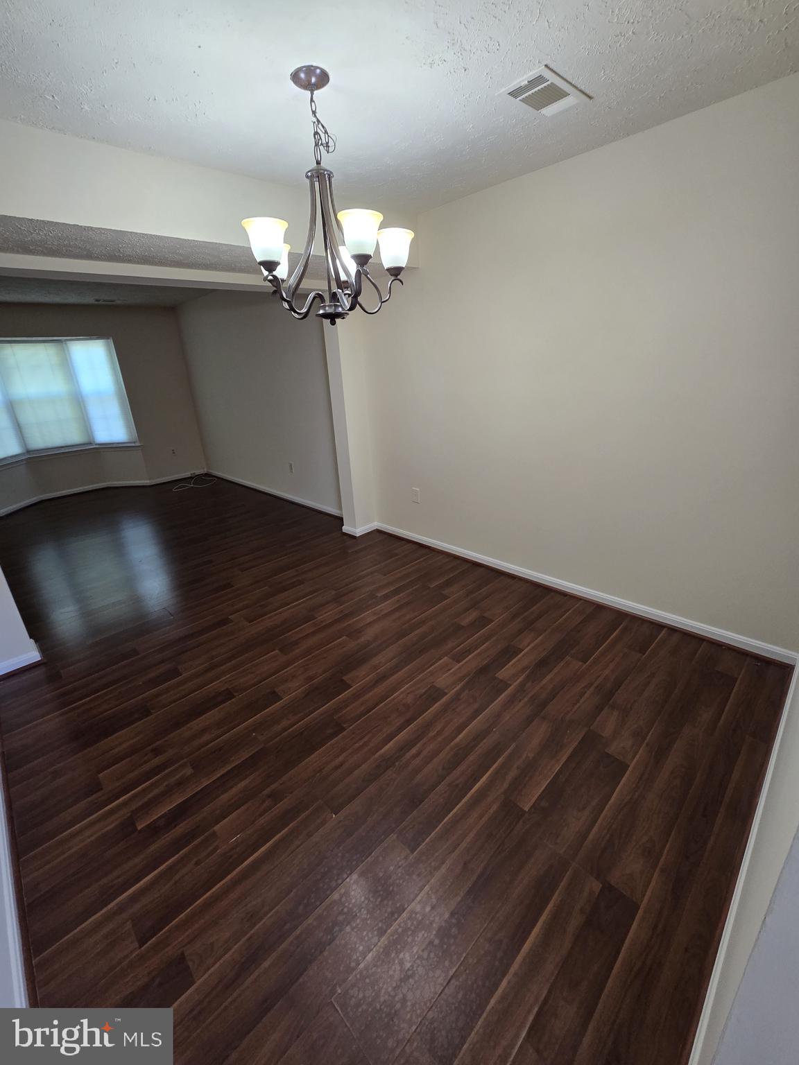 ST CHARLES HAMPSHIRE - Residential