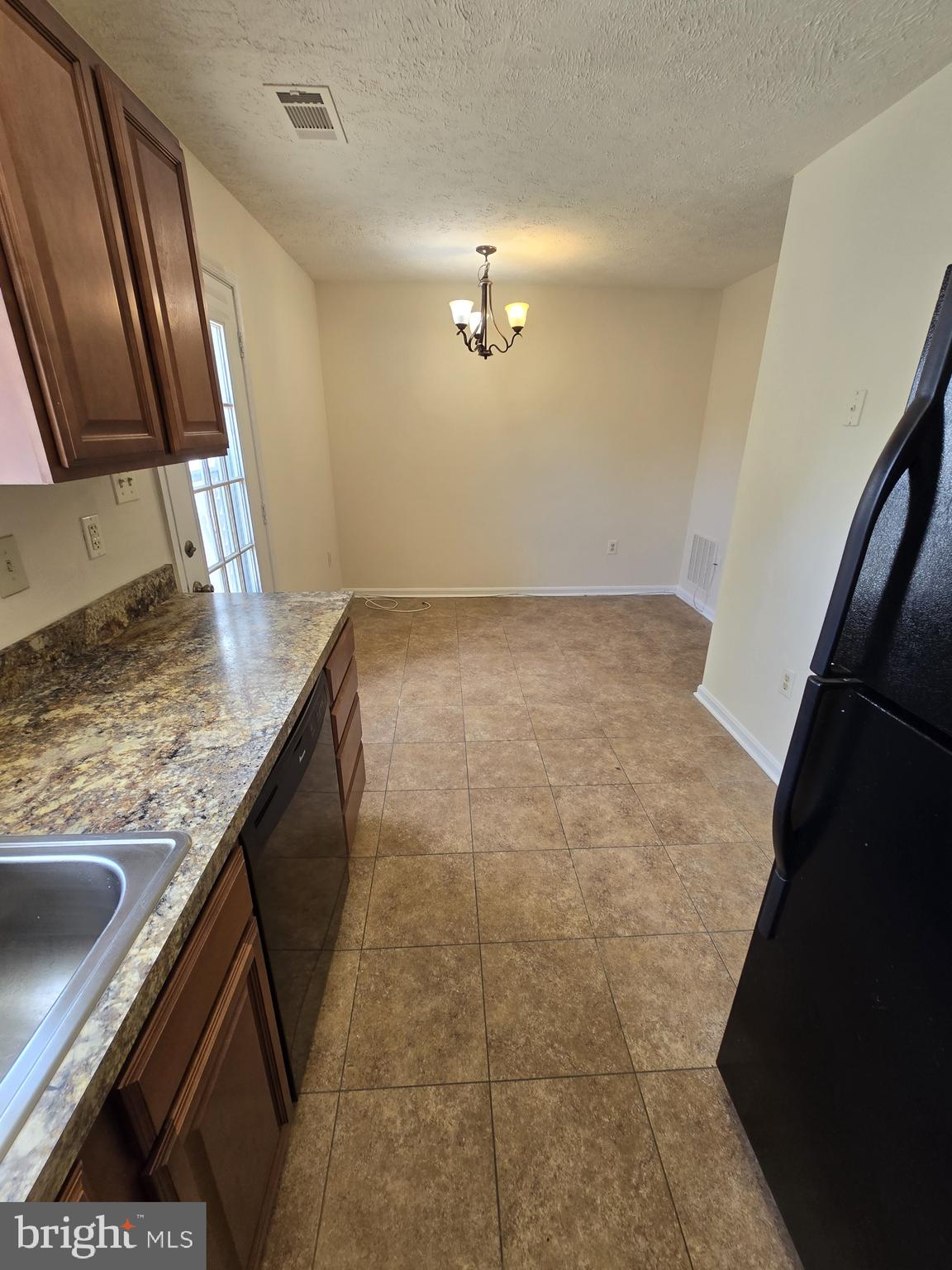 ST CHARLES HAMPSHIRE - Residential