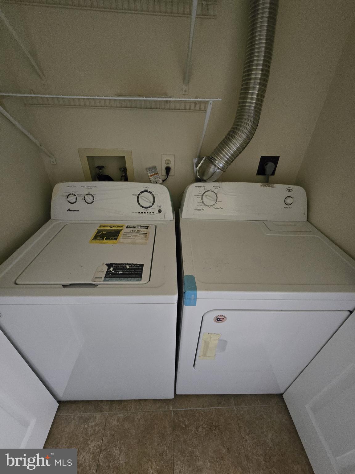 ST CHARLES HAMPSHIRE - Residential