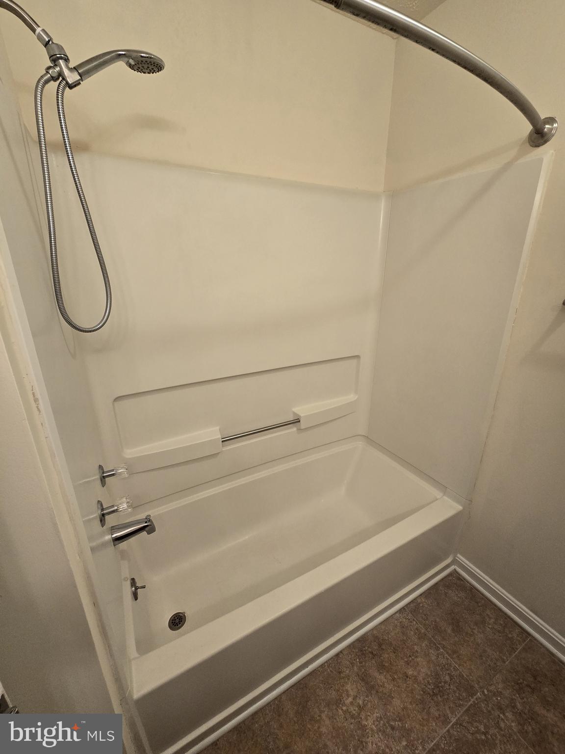 ST CHARLES HAMPSHIRE - Residential