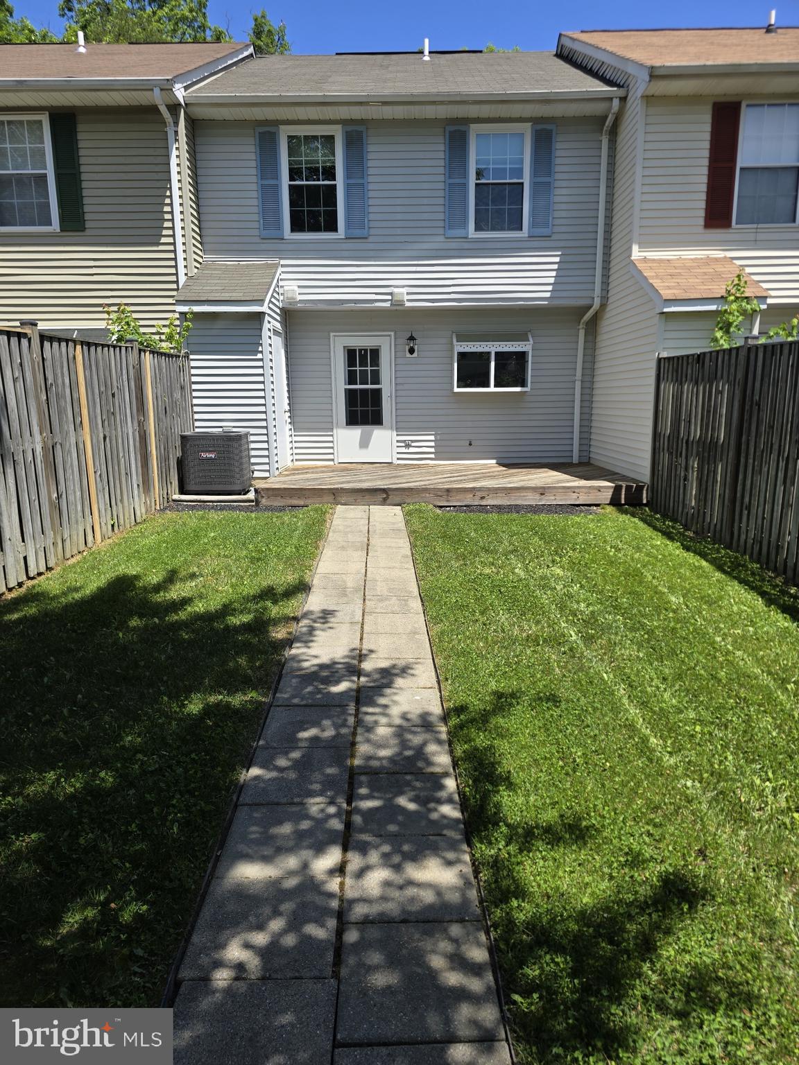 ST CHARLES HAMPSHIRE - Residential