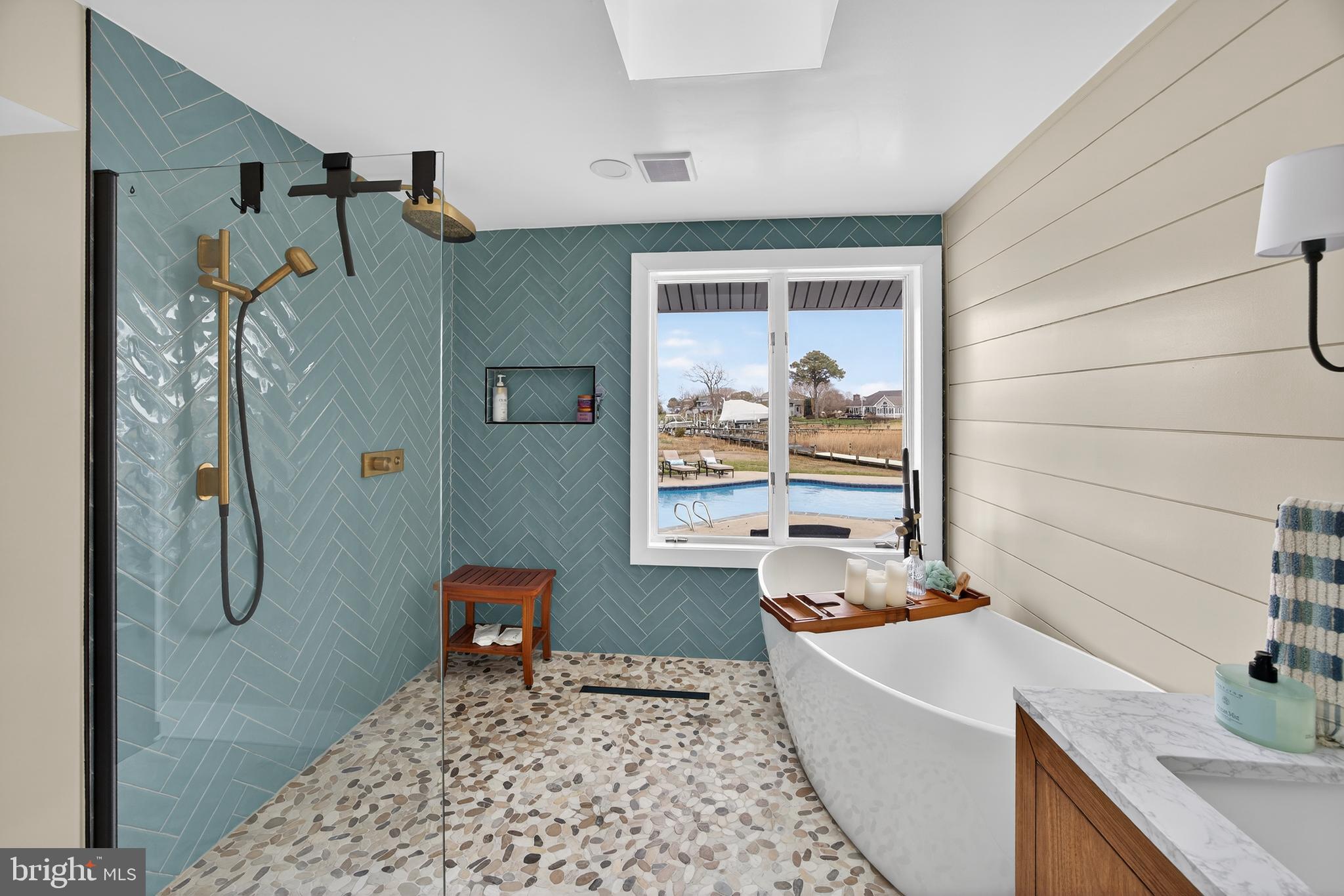 COVE CREEK CLUB - Residential