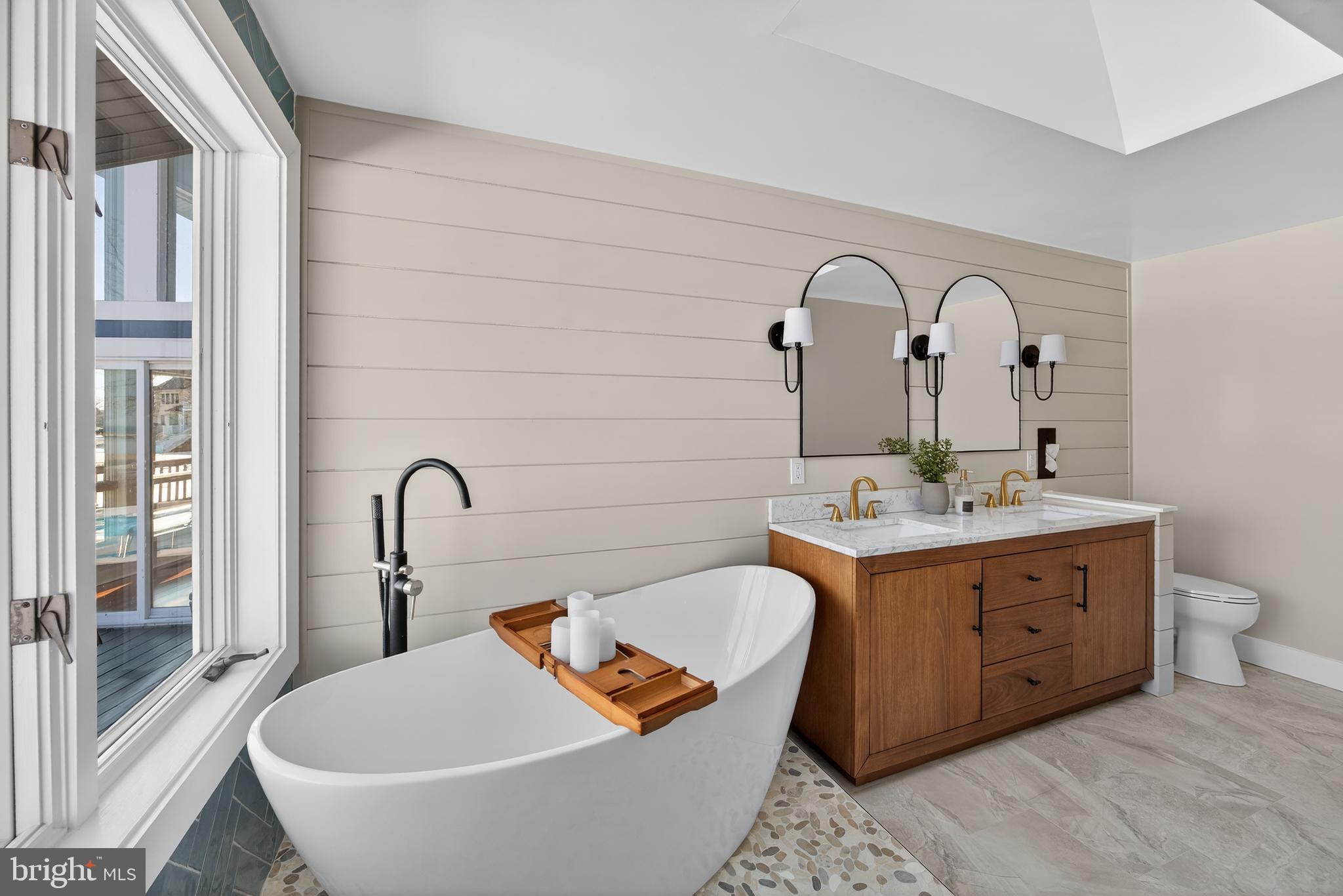 COVE CREEK CLUB - Residential