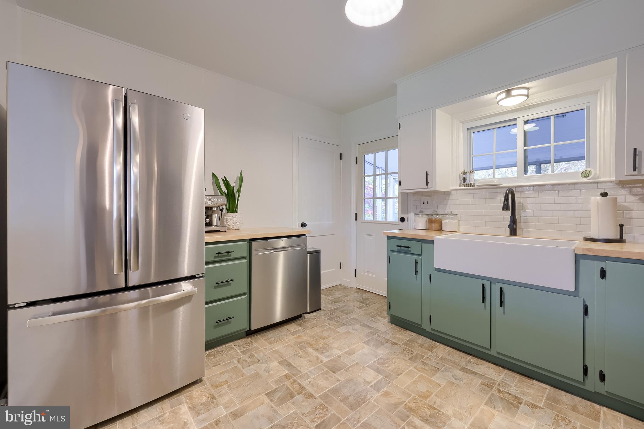 1514 HOLLYWOOD DRIVE