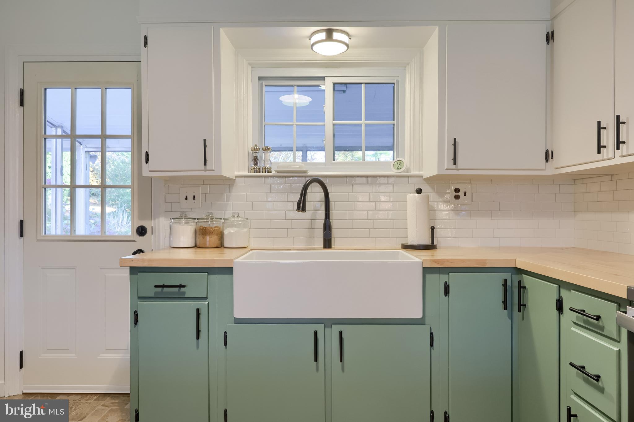 1514 HOLLYWOOD DRIVE