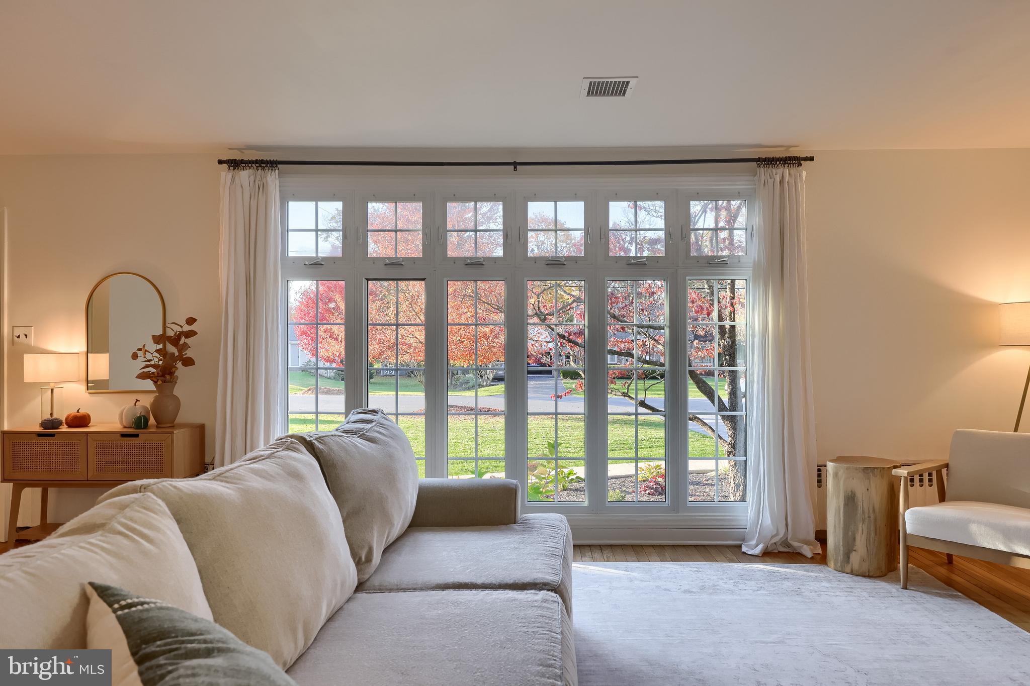 1514 HOLLYWOOD DRIVE