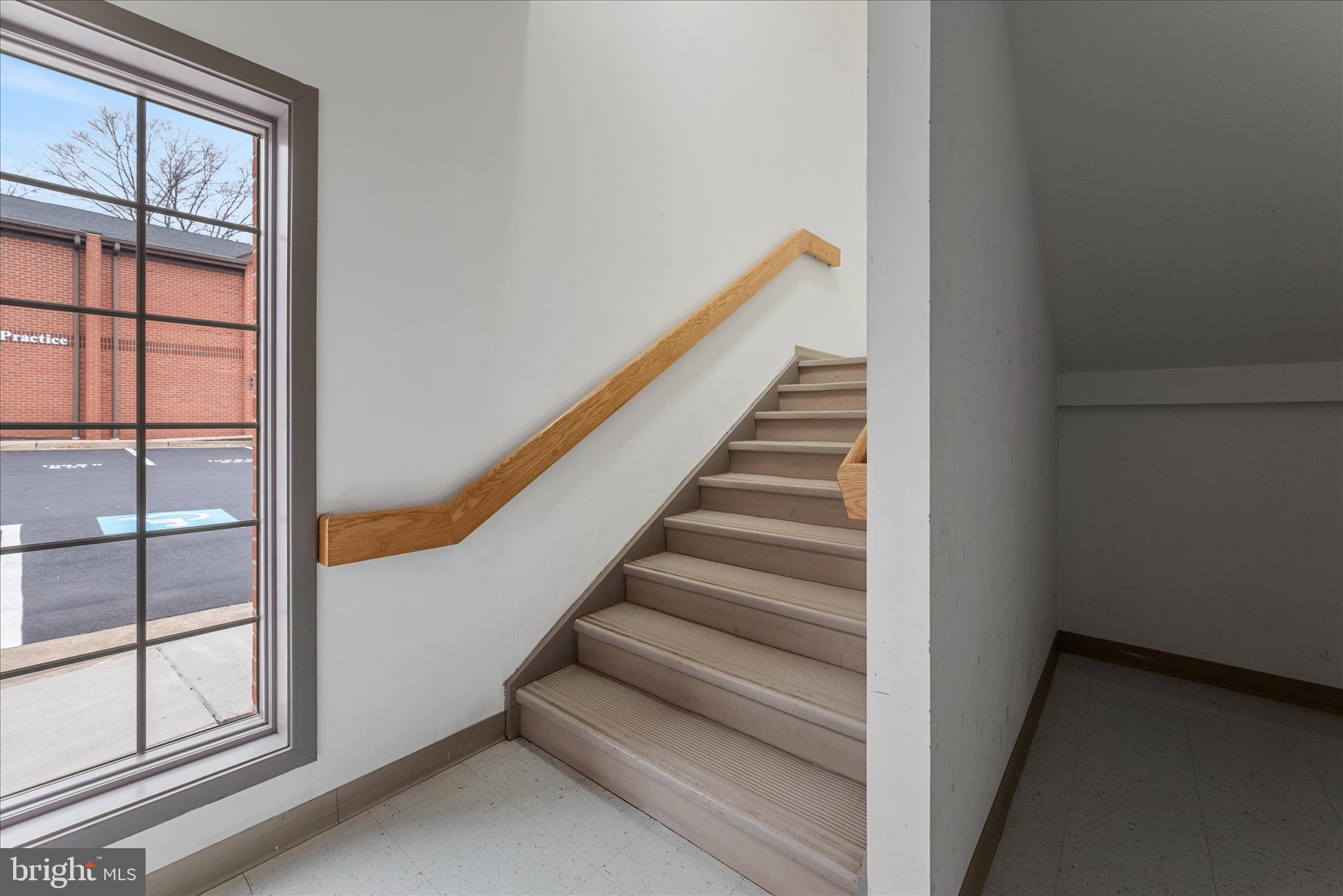 MILIC COMMERCIAL CENTER - Commercial Sale