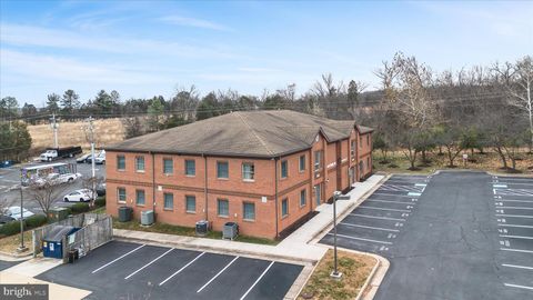 Photo of 10521 Crestwood Dr #201, MANASSAS, VA 20109 (MLS # VAPW2108550)