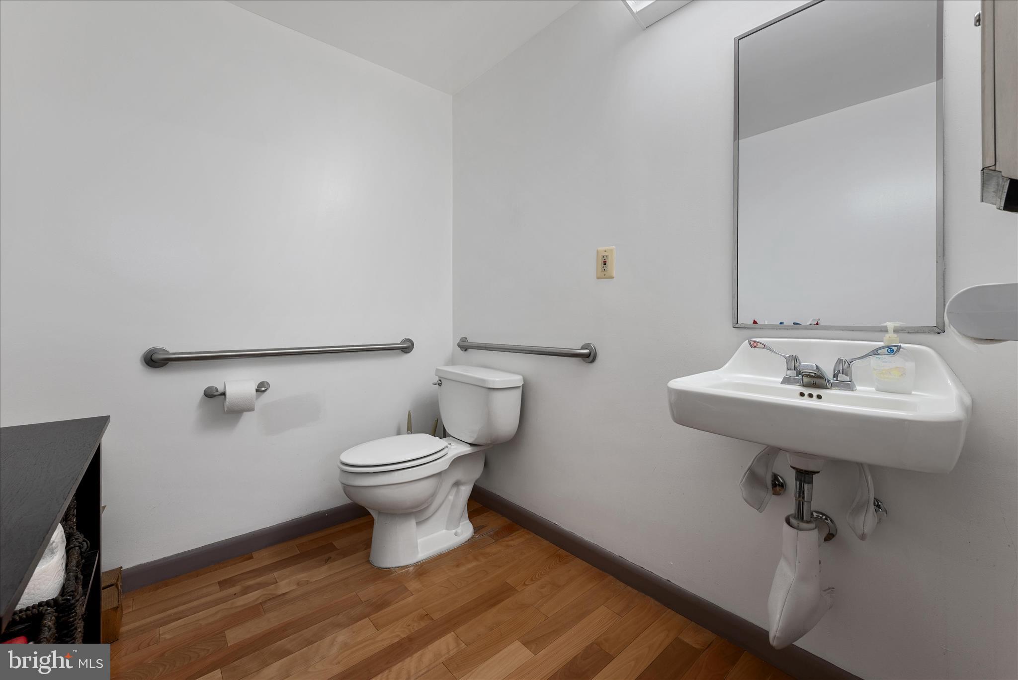 MILIC COMMERCIAL CENTER - Commercial Sale