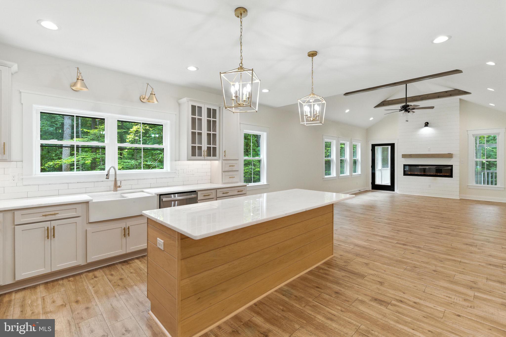 FRESHWATER ESTATES - Residential