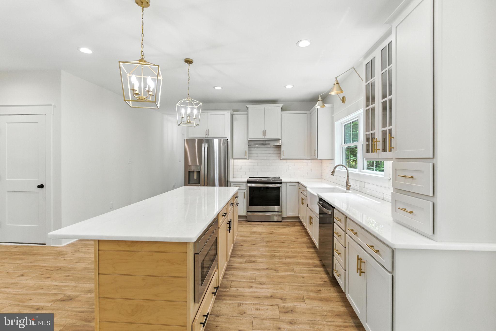 FRESHWATER ESTATES - Residential