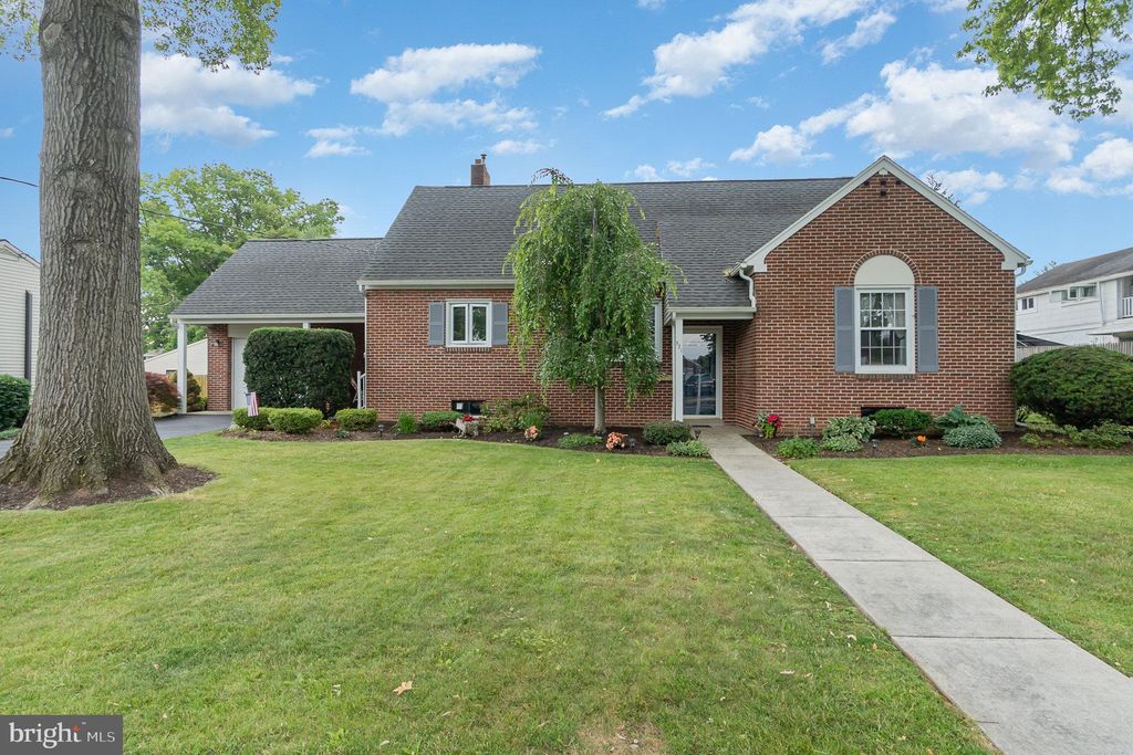 Photo of 521 5TH AVE, DENVER, PA 17517 (MLS # PALA2036660)