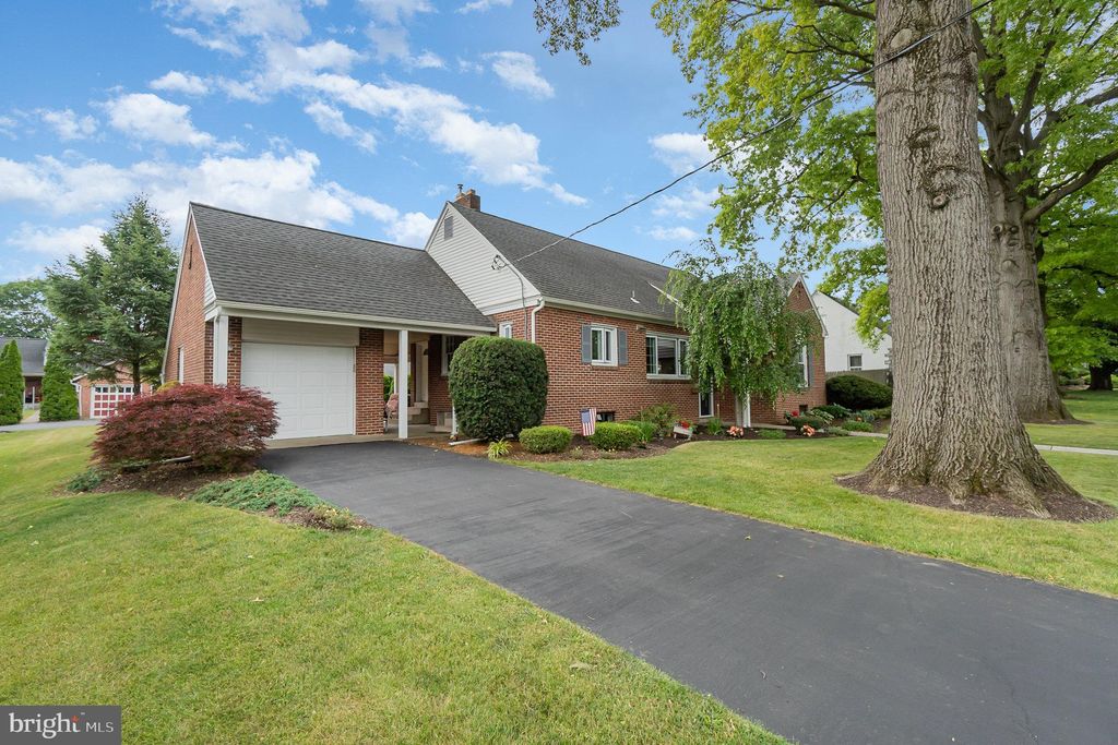 Photo of 521 5TH AVE, DENVER, PA 17517 (MLS # PALA2036660)