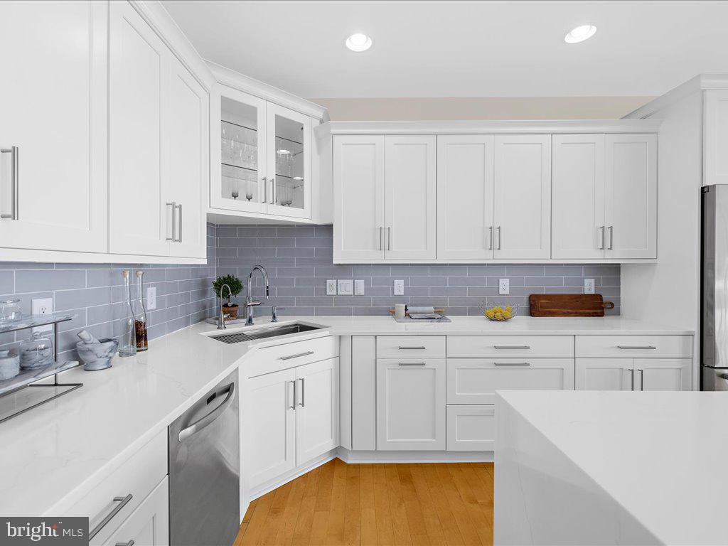 NARROWS POINTE - Residential