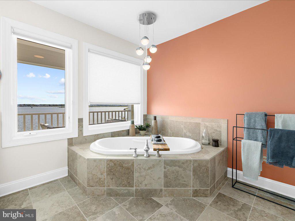 NARROWS POINTE - Residential