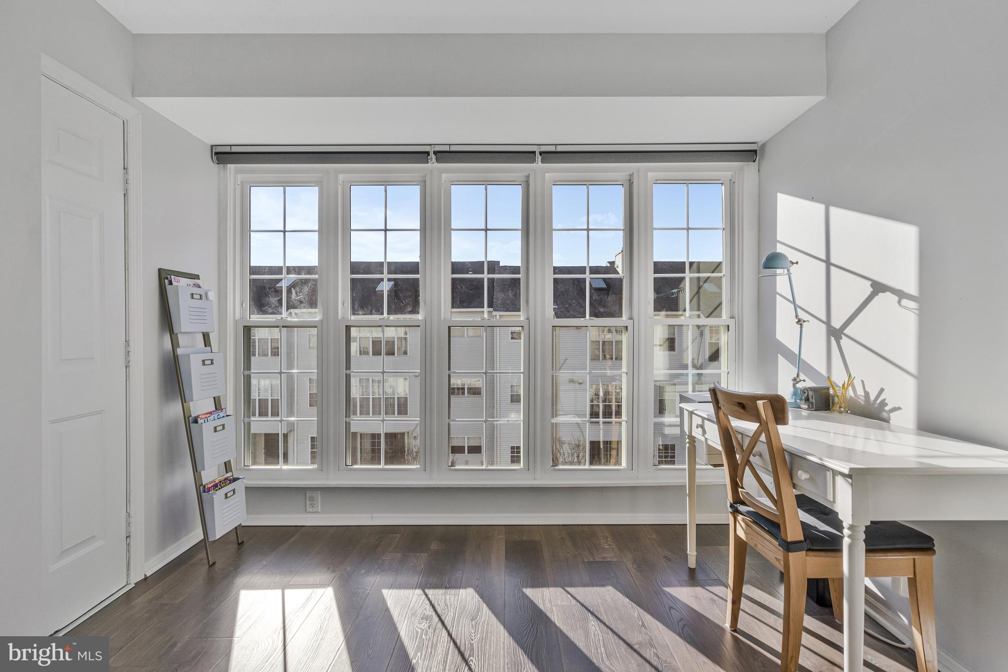 HUNTERS SQUARE - Residential