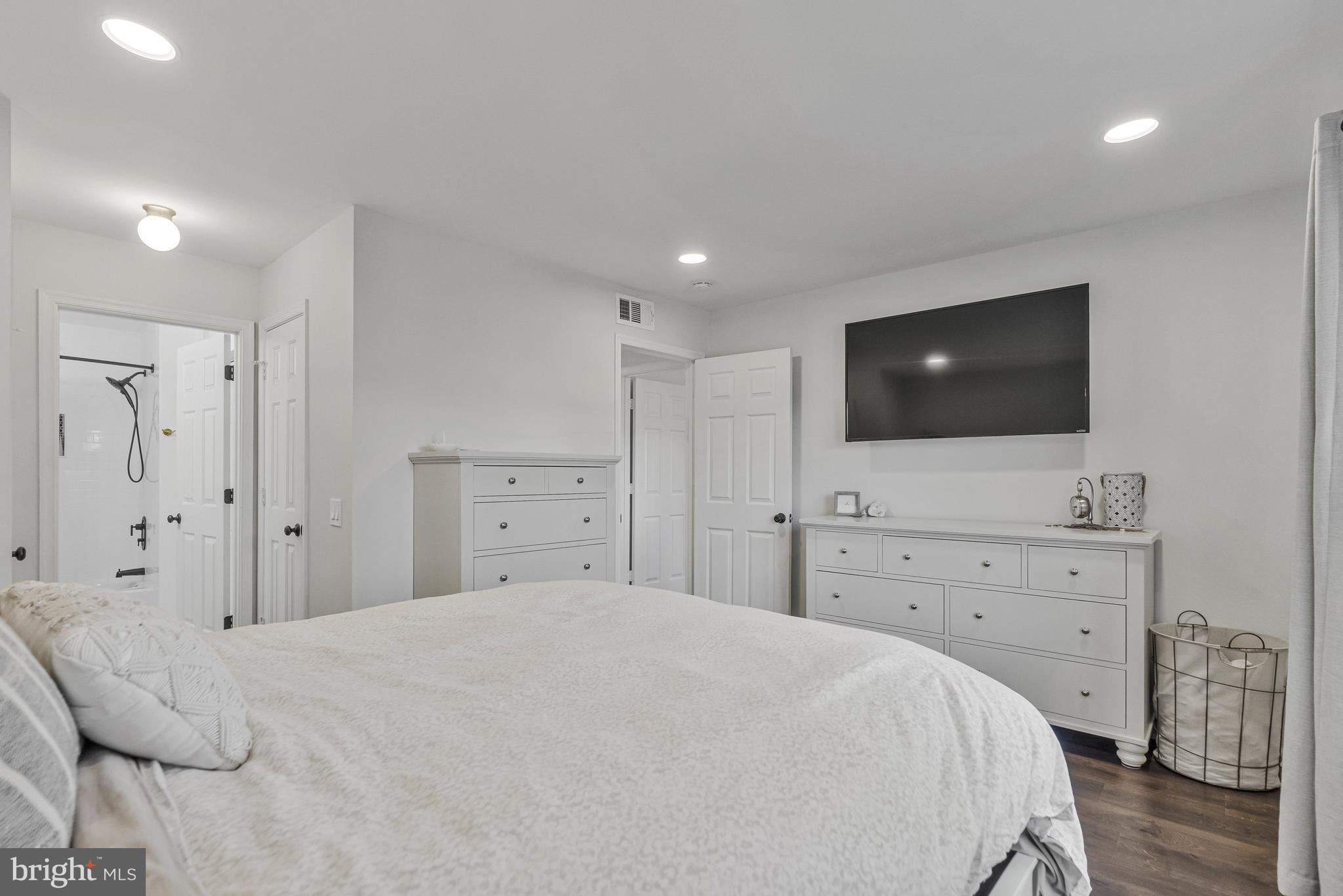 HUNTERS SQUARE - Residential