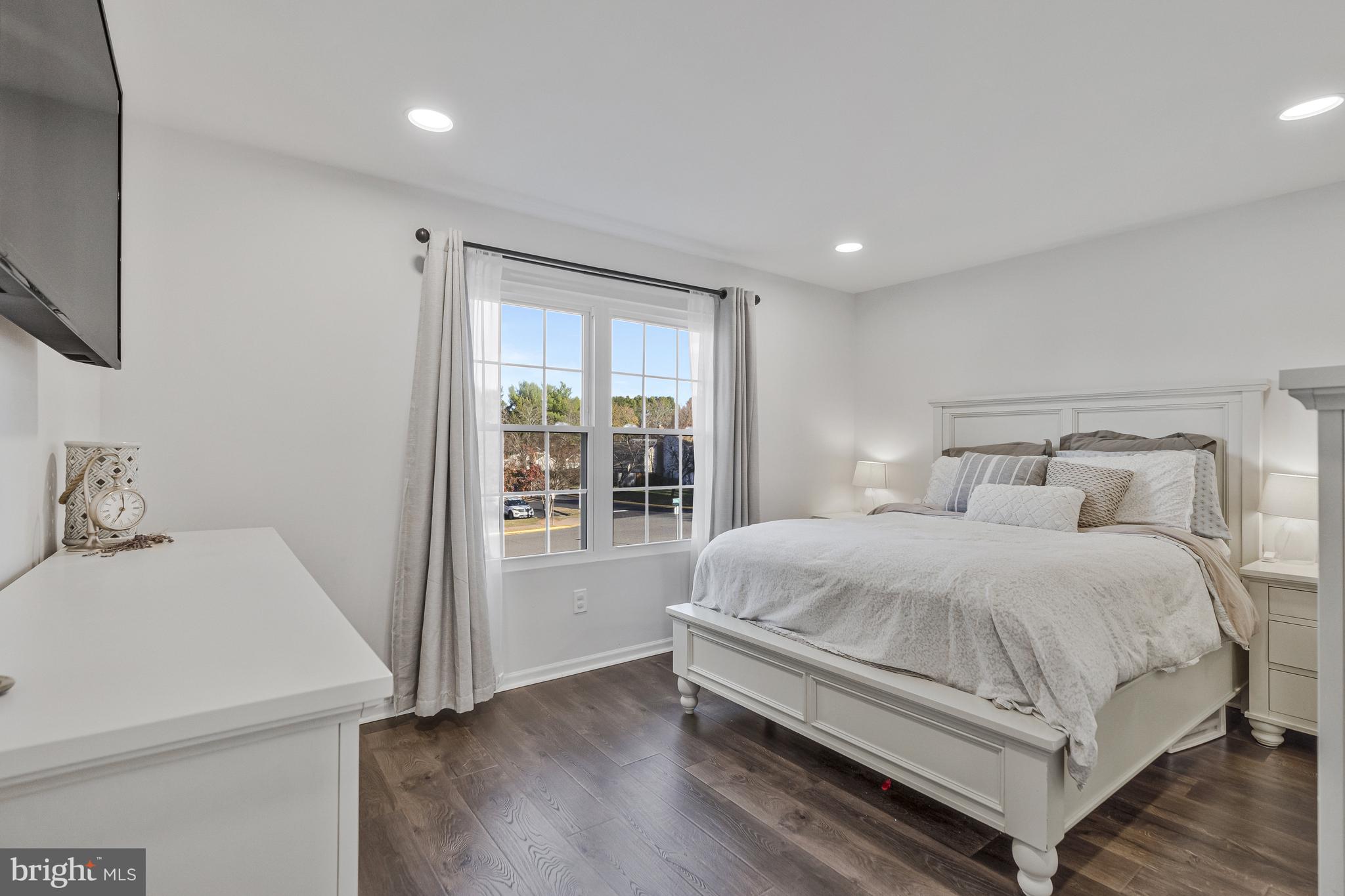 HUNTERS SQUARE - Residential