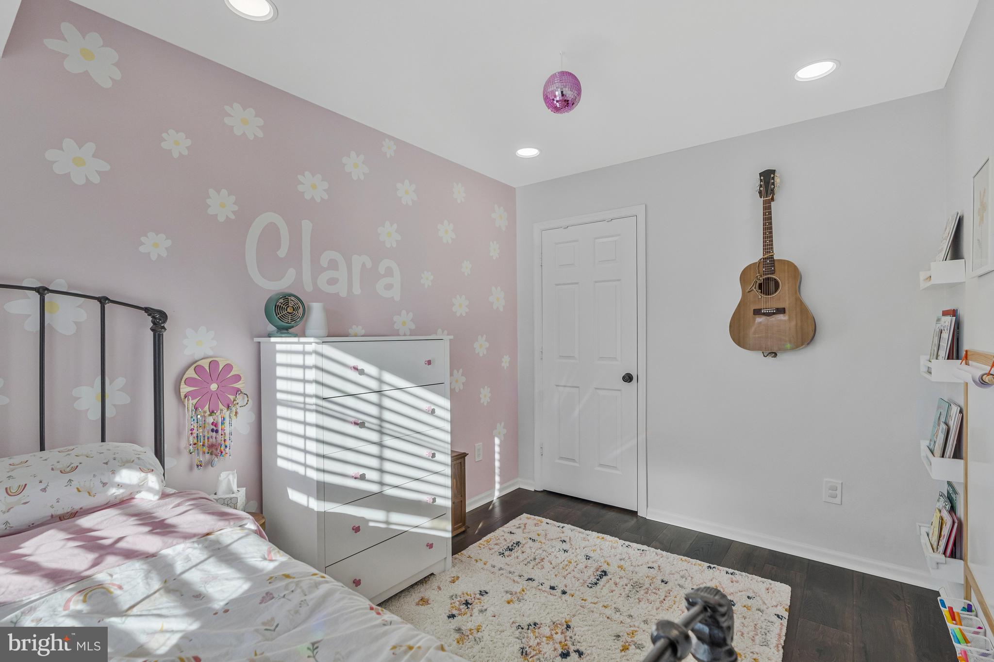 HUNTERS SQUARE - Residential