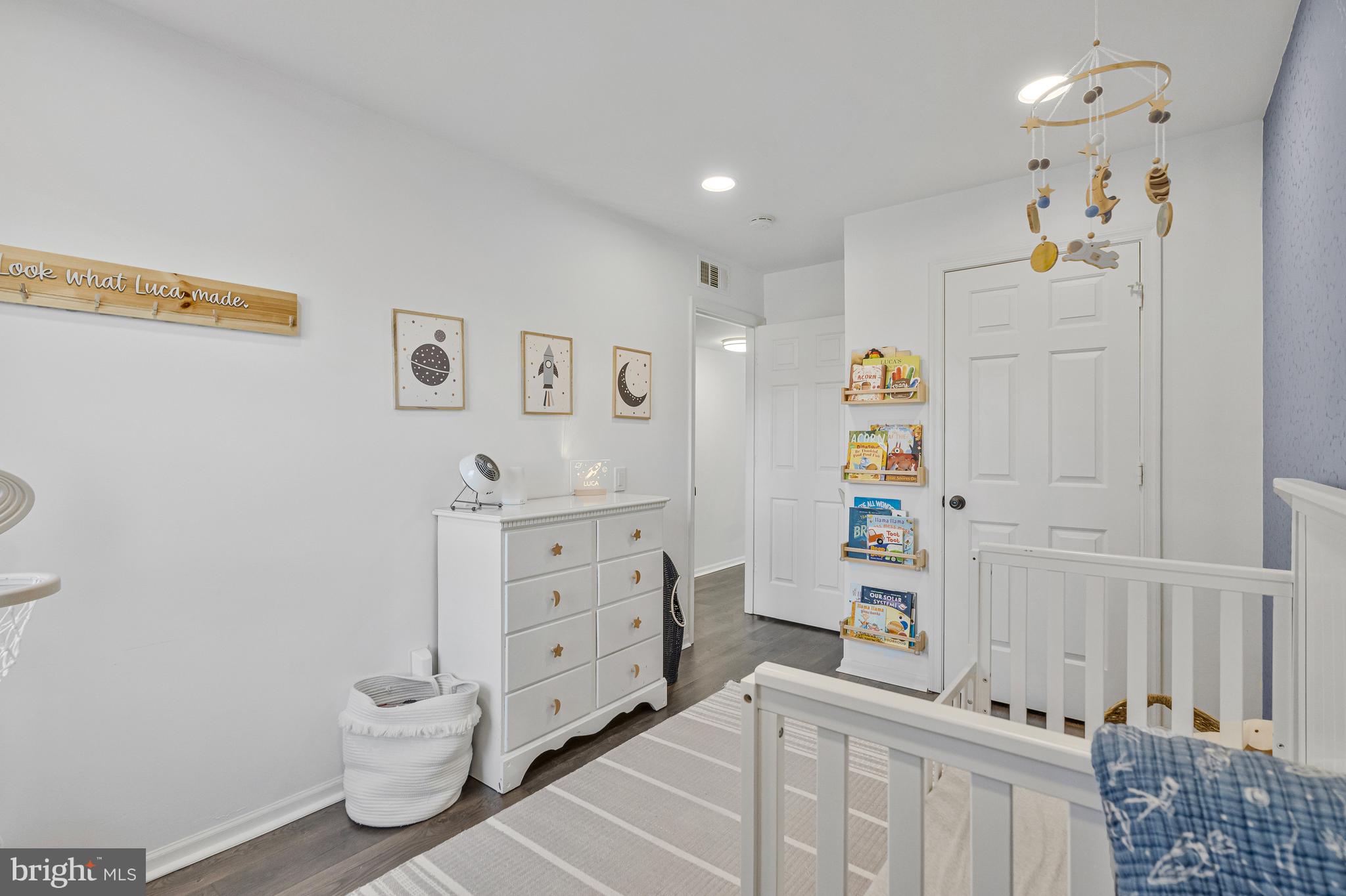 HUNTERS SQUARE - Residential