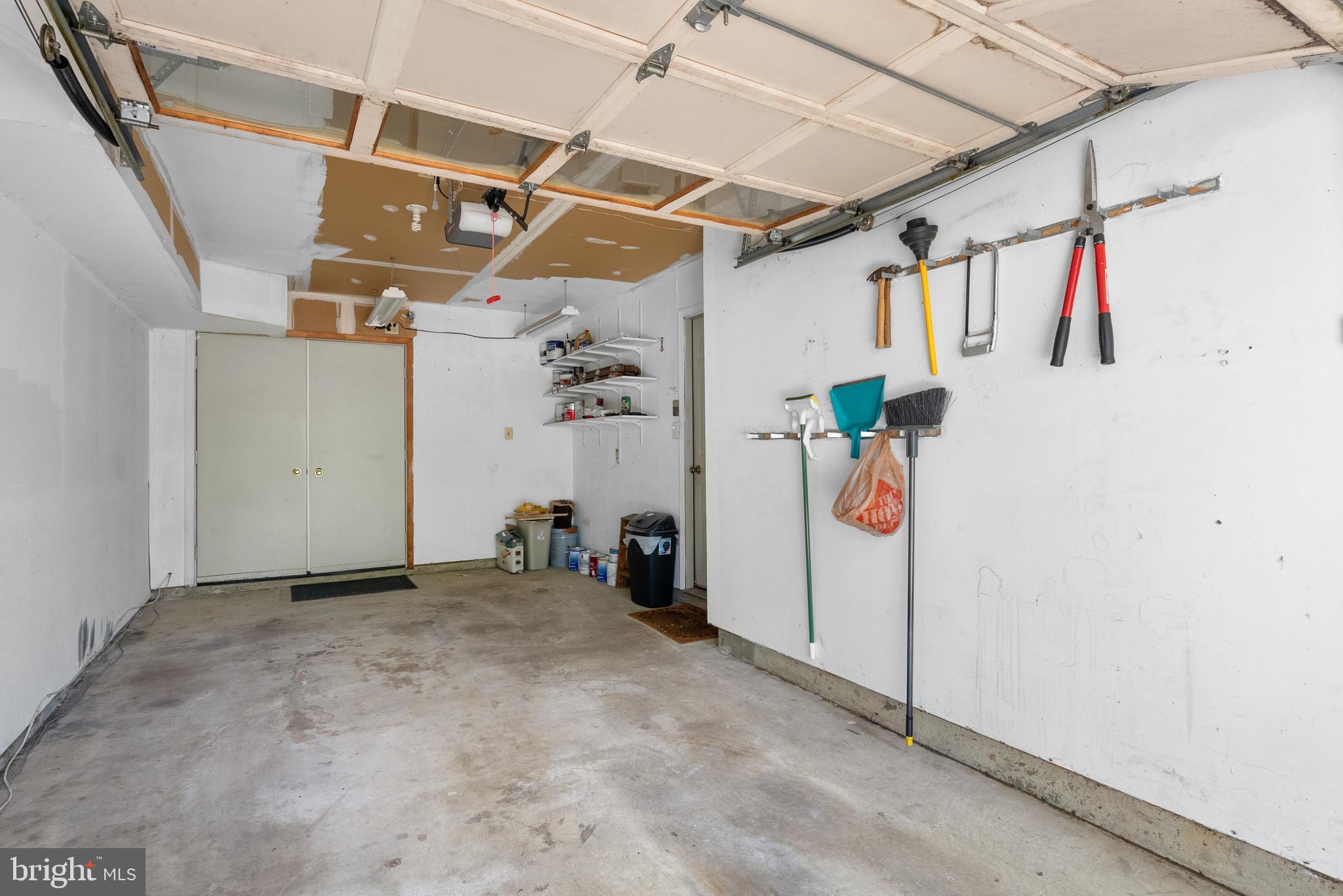 ESSINGTON - Residential