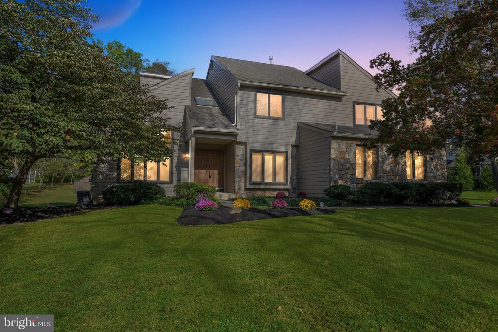 Photo of 301 Windy Run Road, DOYLESTOWN, PA 18901 (MLS # PABU2107046)