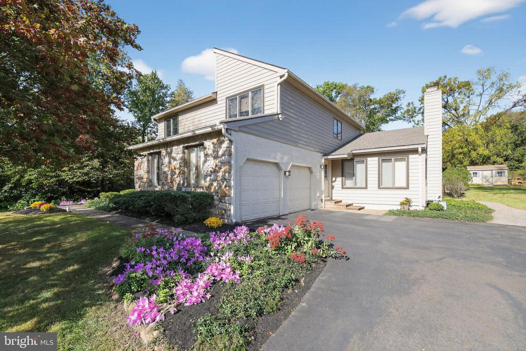Photo of 301 Windy Run Road, DOYLESTOWN, PA 18901 (MLS # PABU2107046)