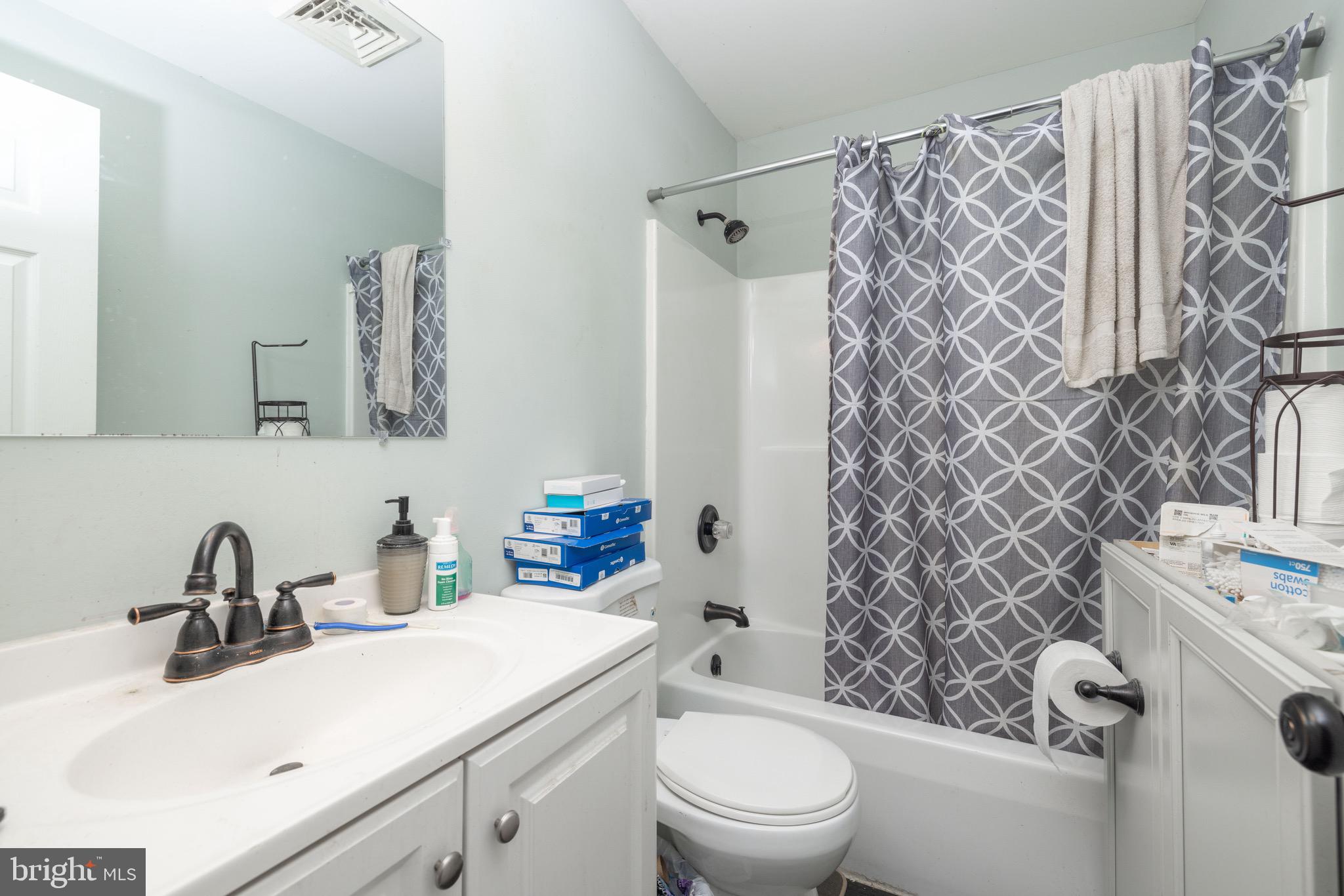 HOLLINGSWORTH MANOR - Residential