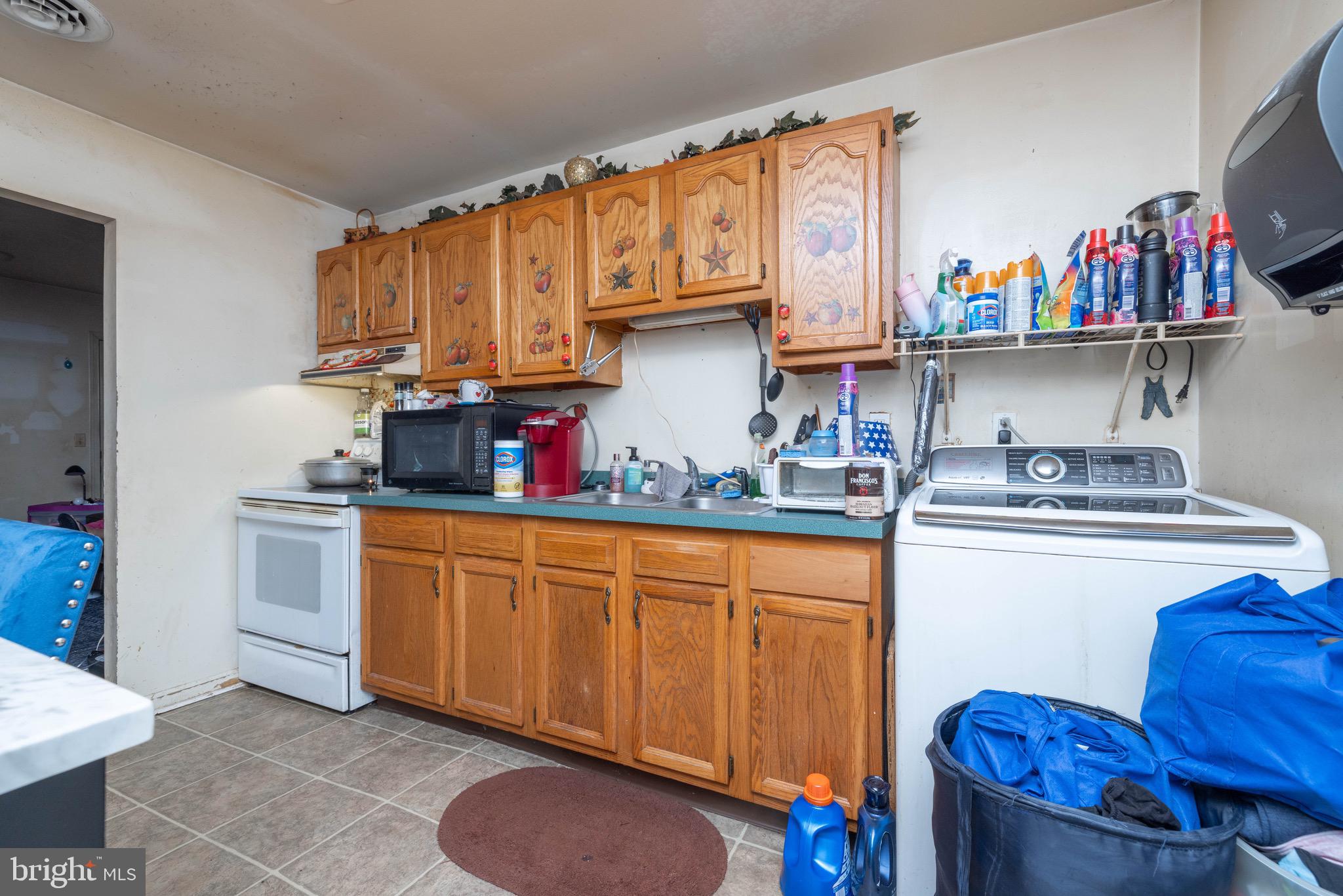 HOLLINGSWORTH MANOR - Residential