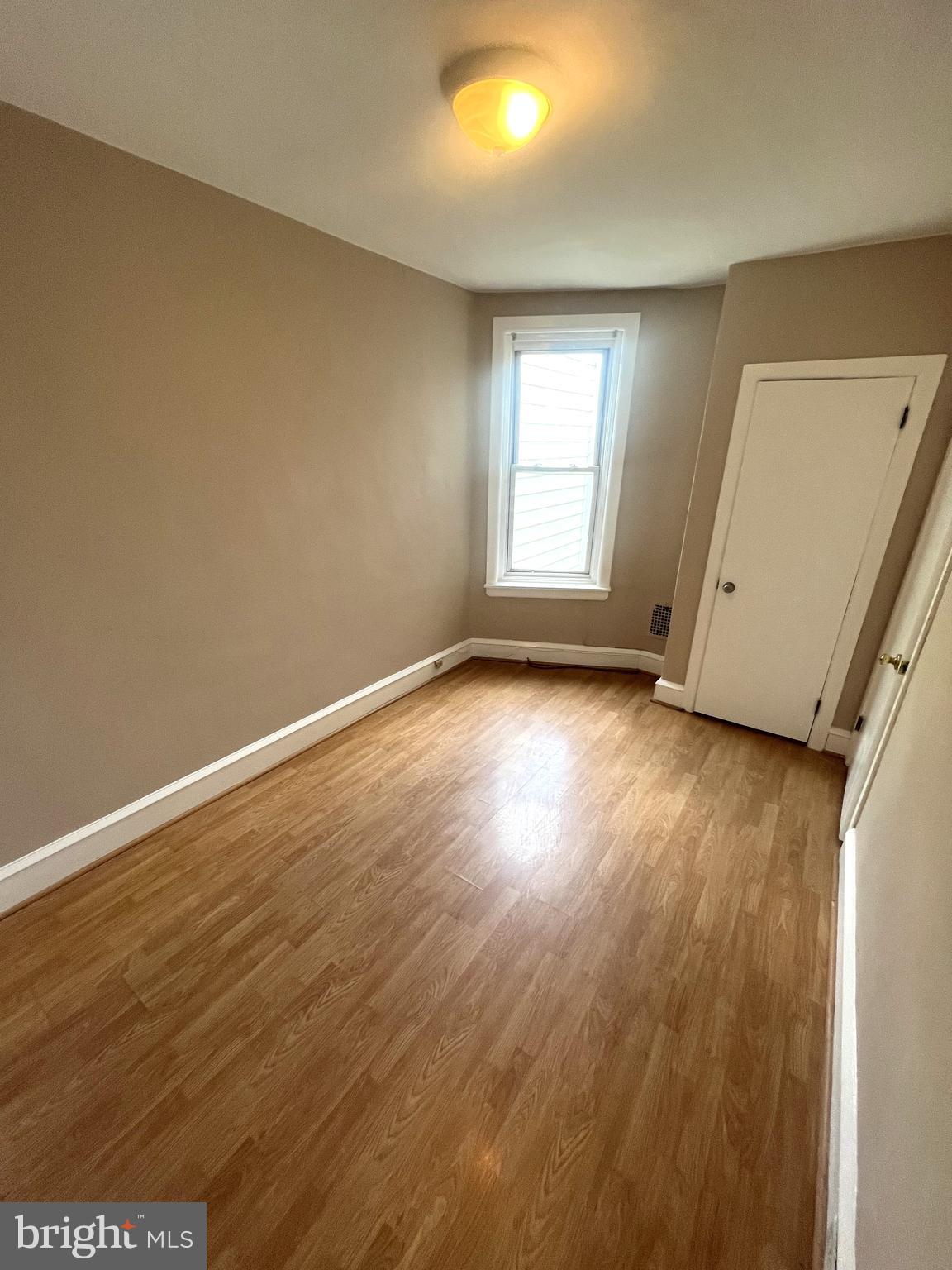 PORT RICHMOND - Residential Lease