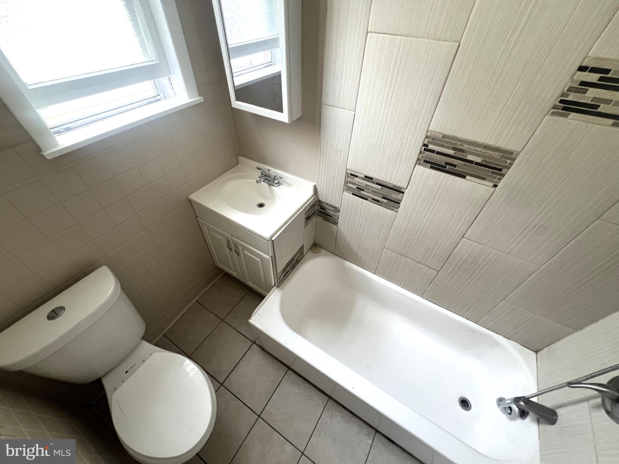 PORT RICHMOND - Residential Lease