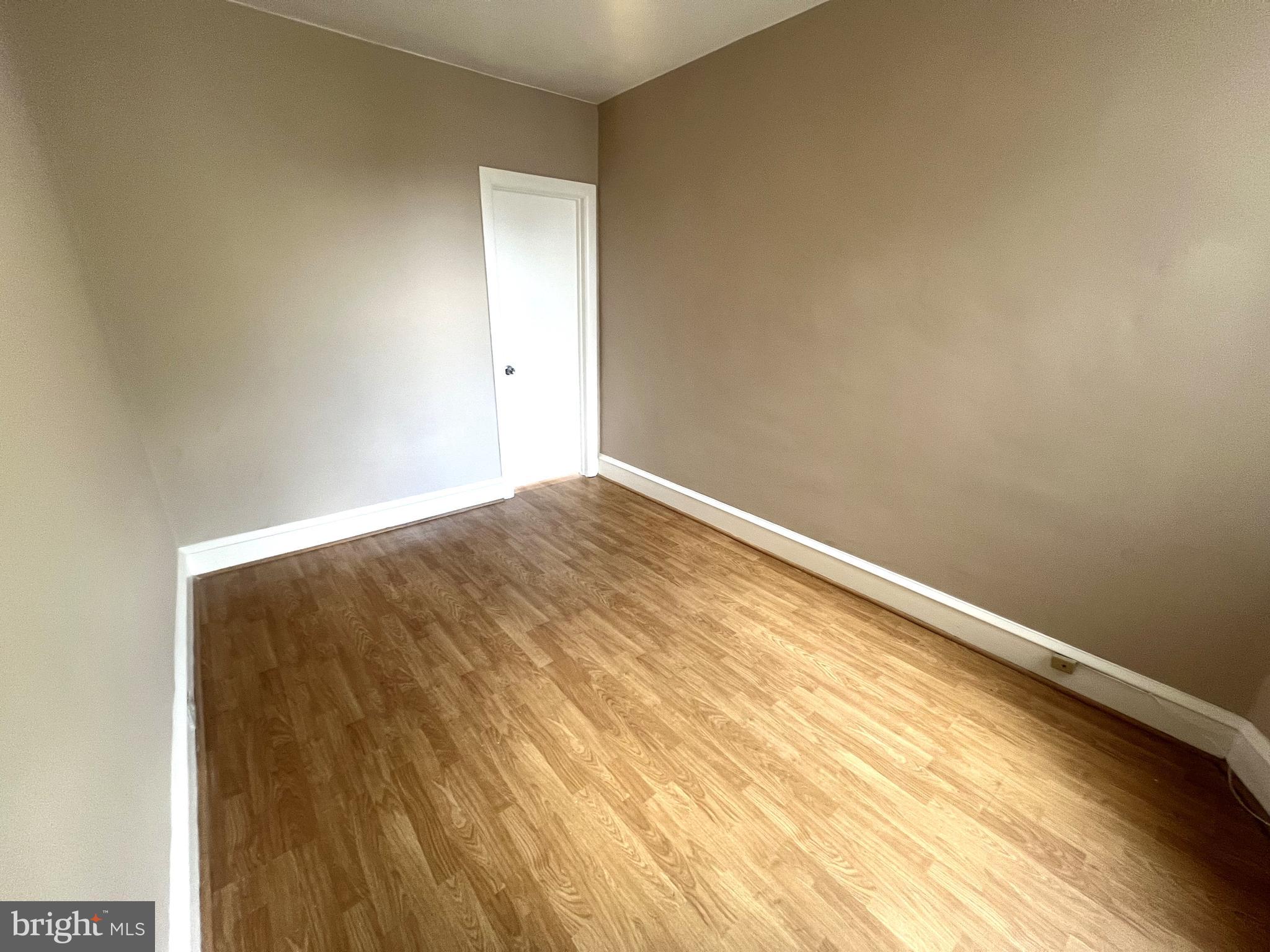 PORT RICHMOND - Residential Lease