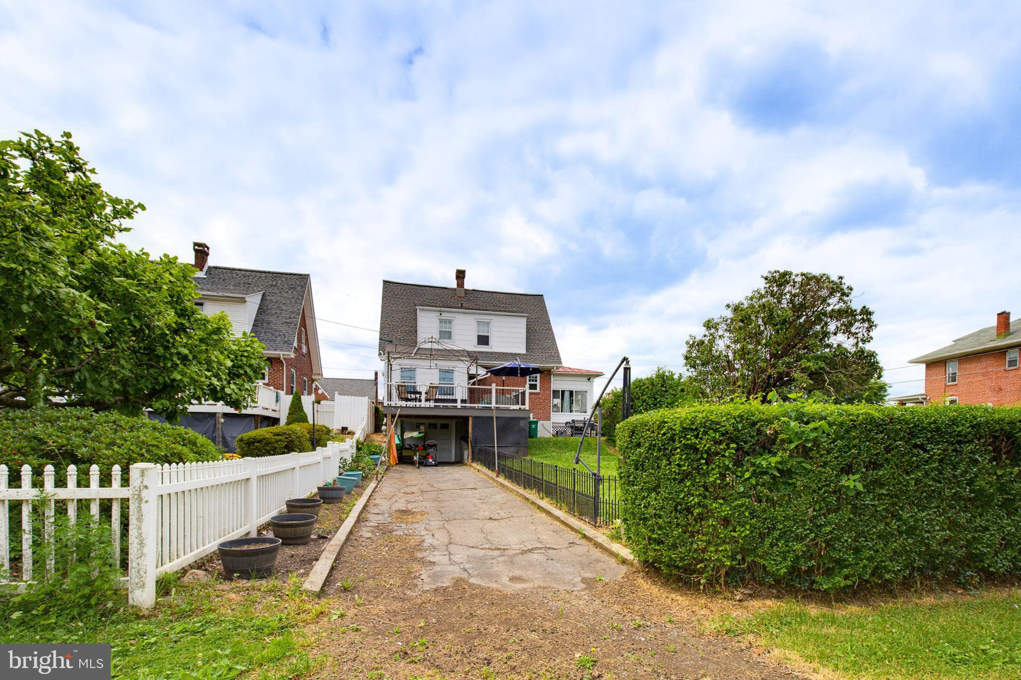 1402 BROOKE BOULEVARD