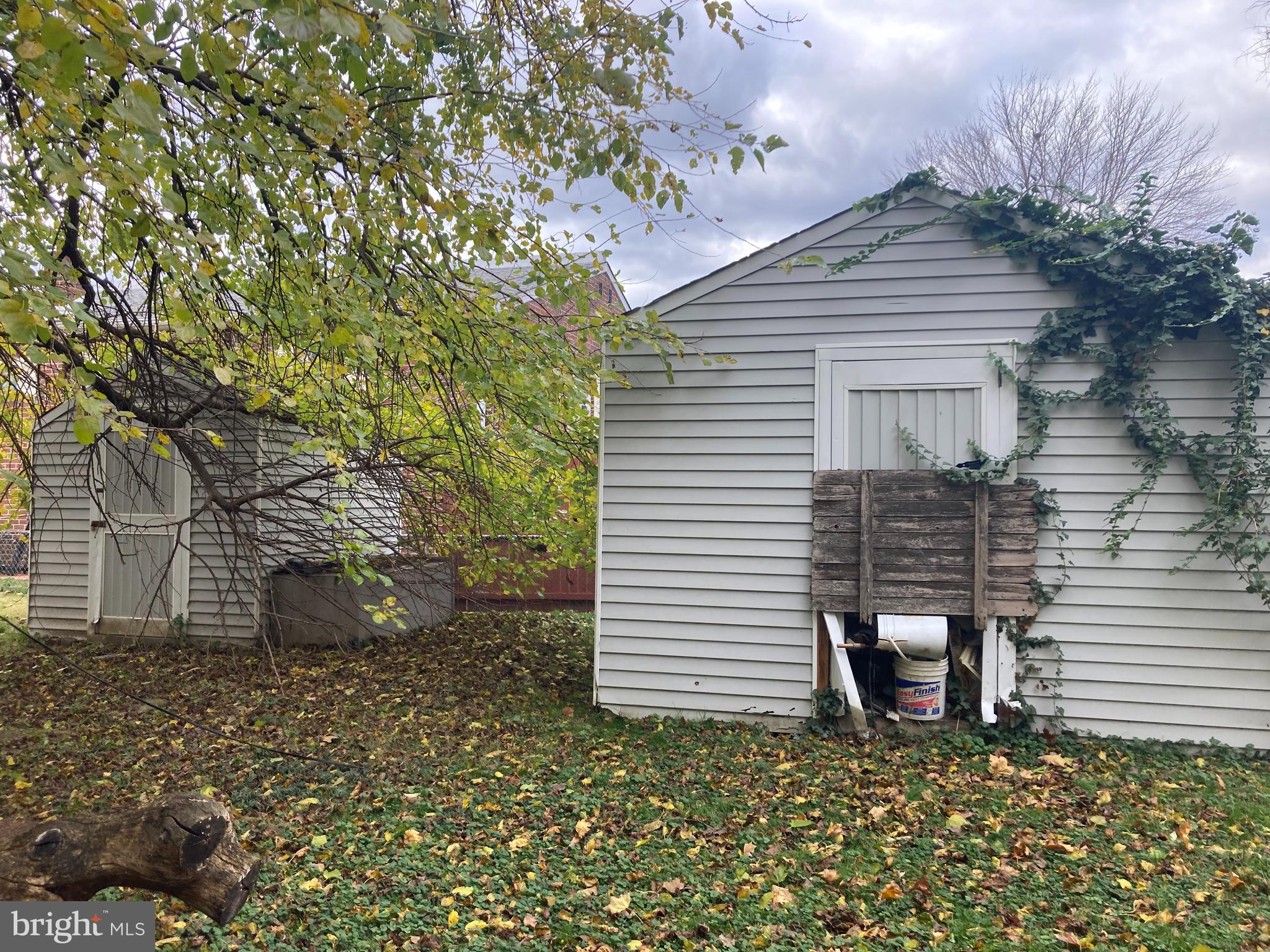 LAWNDALE - Residential