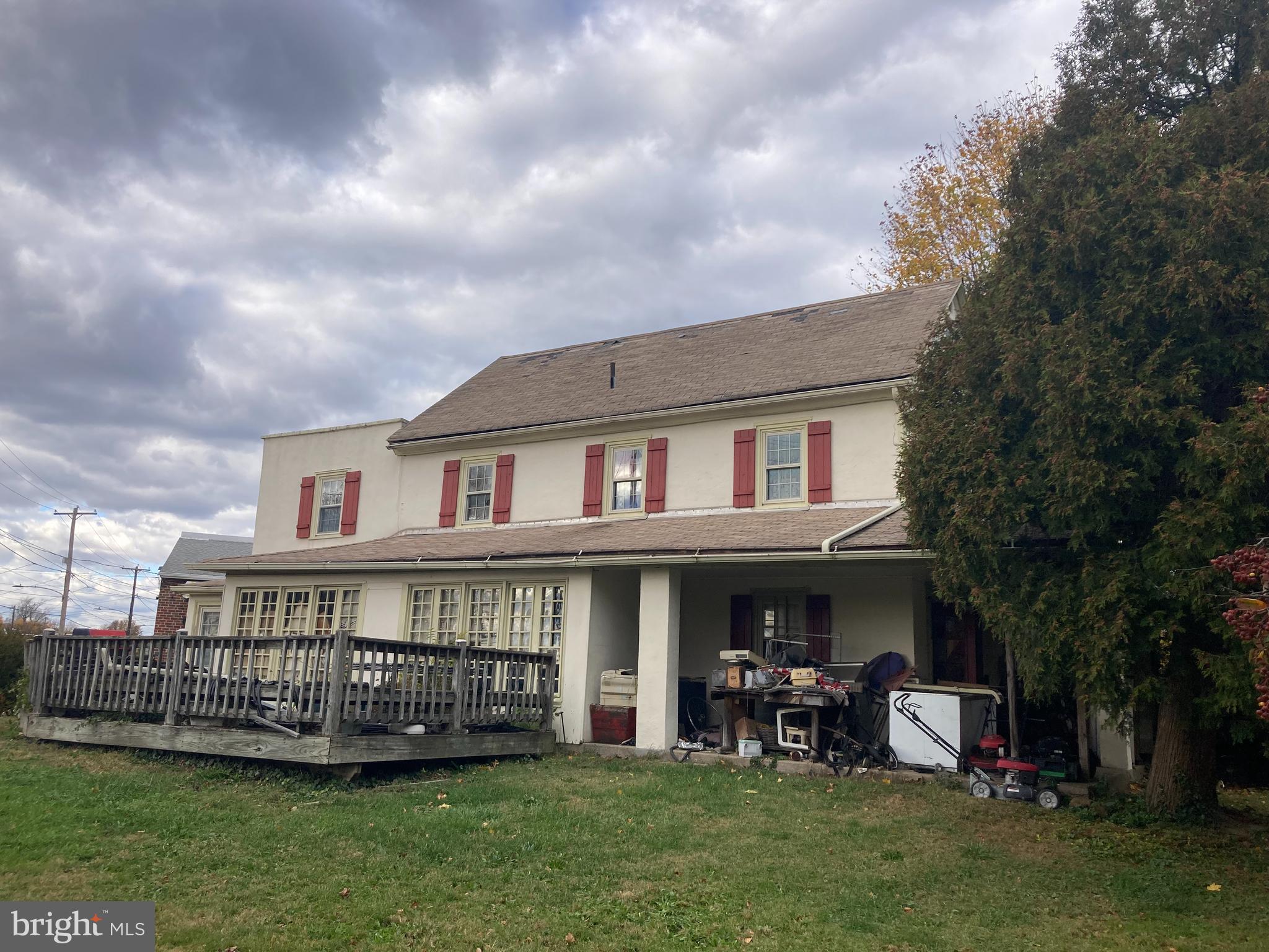 LAWNDALE - Residential