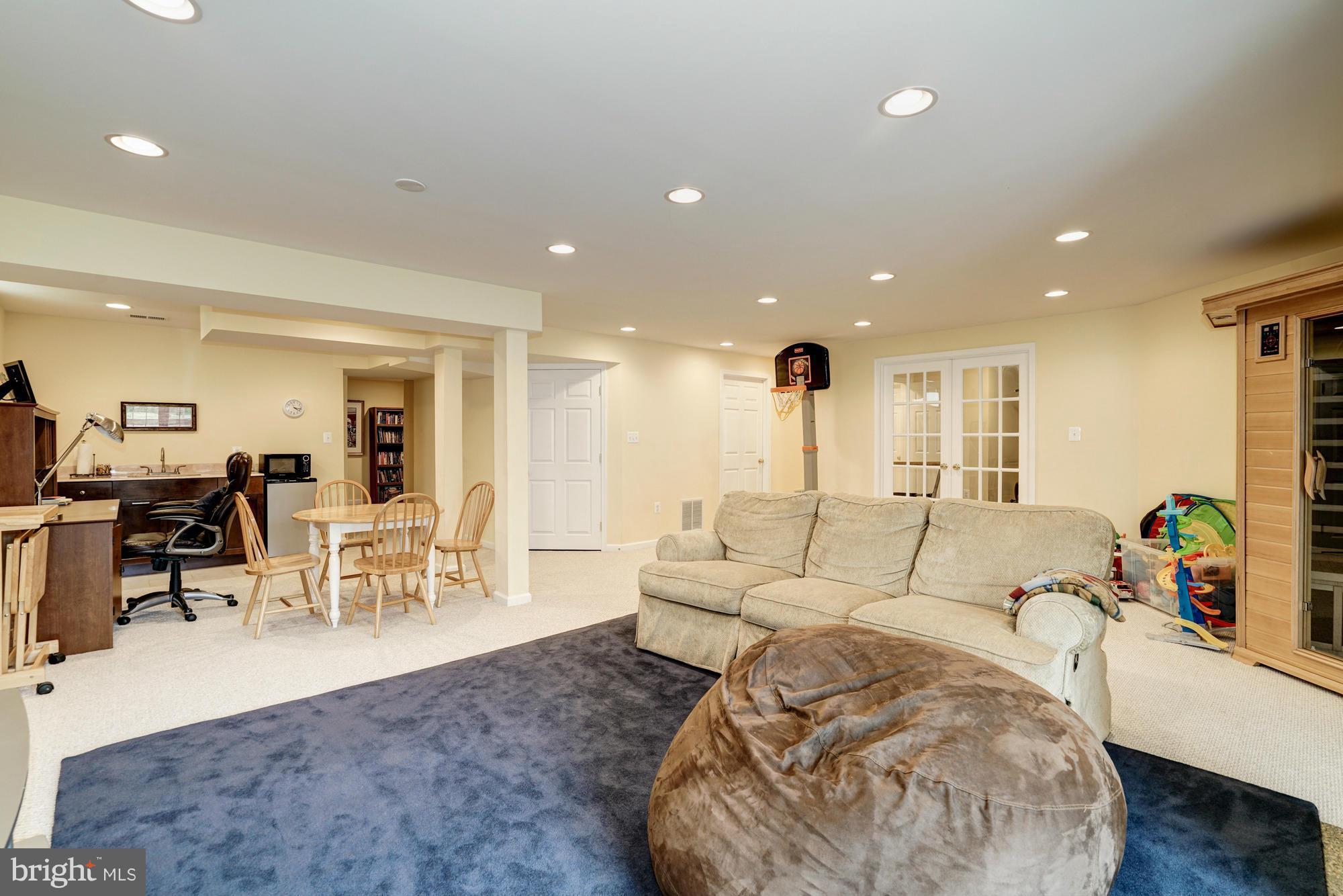 SOUTH RIDING - Residential