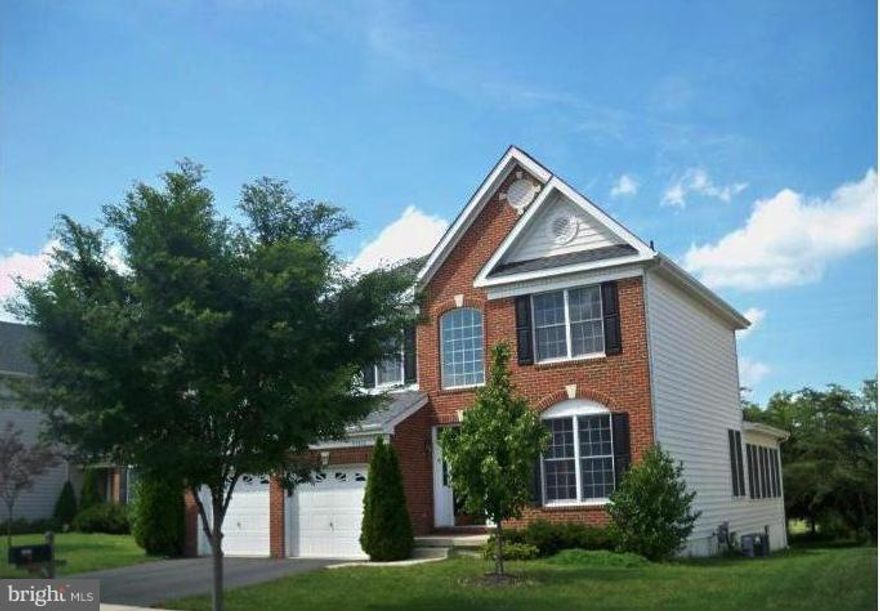 SOUTH RIDING 4BR/3.5 BA SF ON GOLF COURSE*ENJOY SCENIC VIEW FROM KITCHEN,FAMILY ROOM,DECK & UPSTAIRS MA BR LOCATED IN BACK OF HOUSE*FORMAL DINING ROOM PLUS KITCHEN CASUAL DINING*SUNROOM BUMPOUT*FULLY FINISHED BASEMENT AU PAIR SUITE W/FULL BA,LARGE REC ROOM & 2 BONUS GUEST/OFFICE/WORKOUT ROOMS*MANY UPDATES MAKE THIS AN ELEGANT YET VERY COMFORTABLE HOME*HOT TUB & SWING SET AVL.