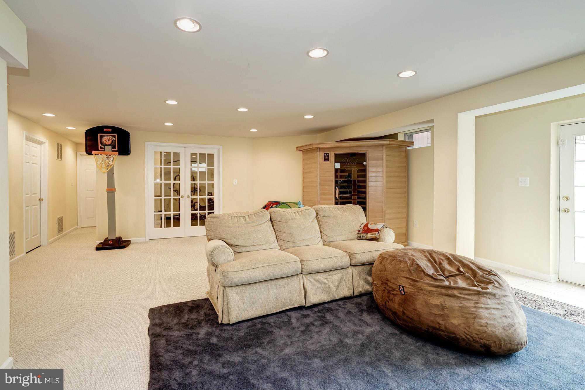 SOUTH RIDING - Residential